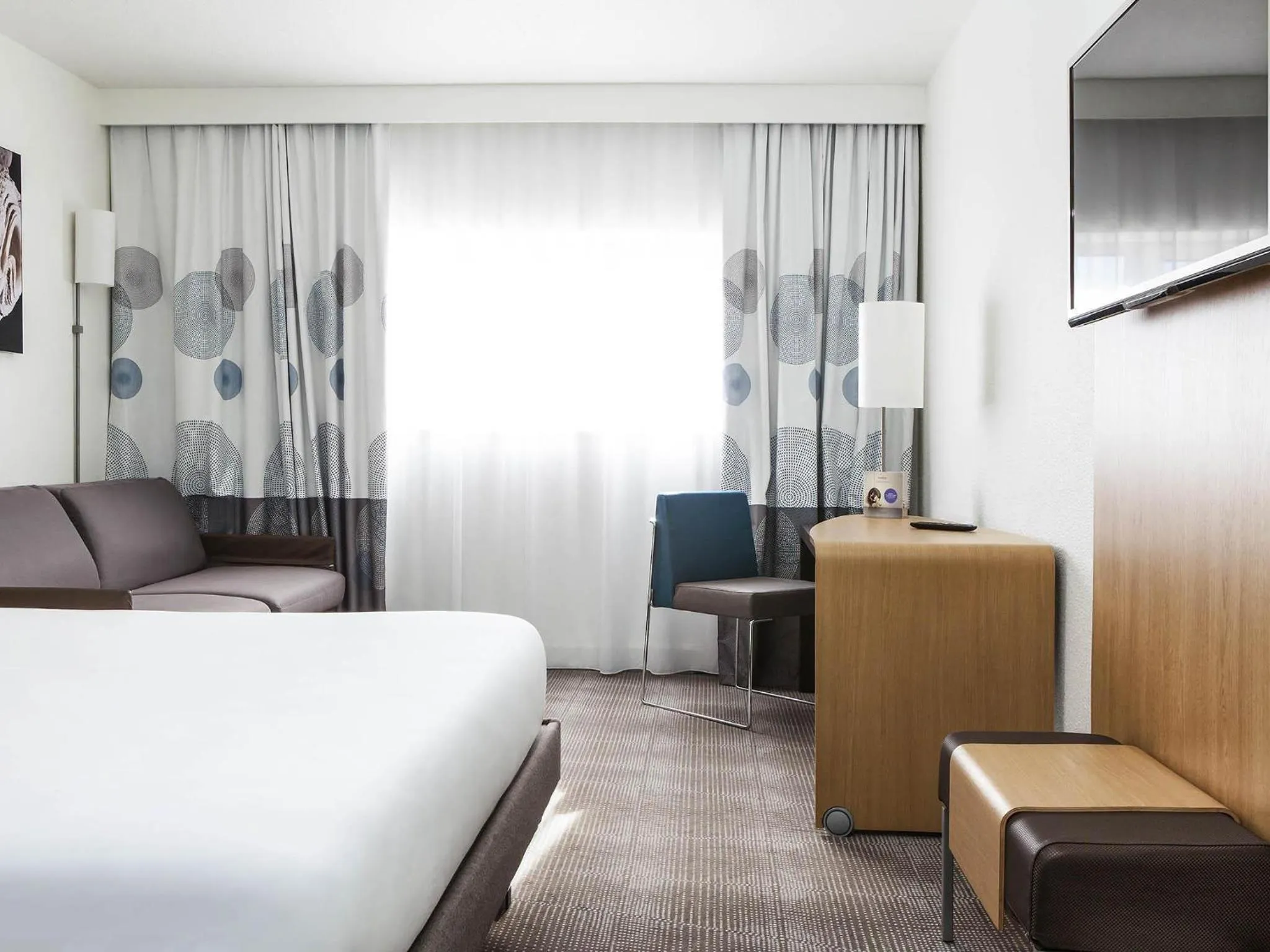 Bedroom, Bed in Novotel Saint-Quentin en Yvelines