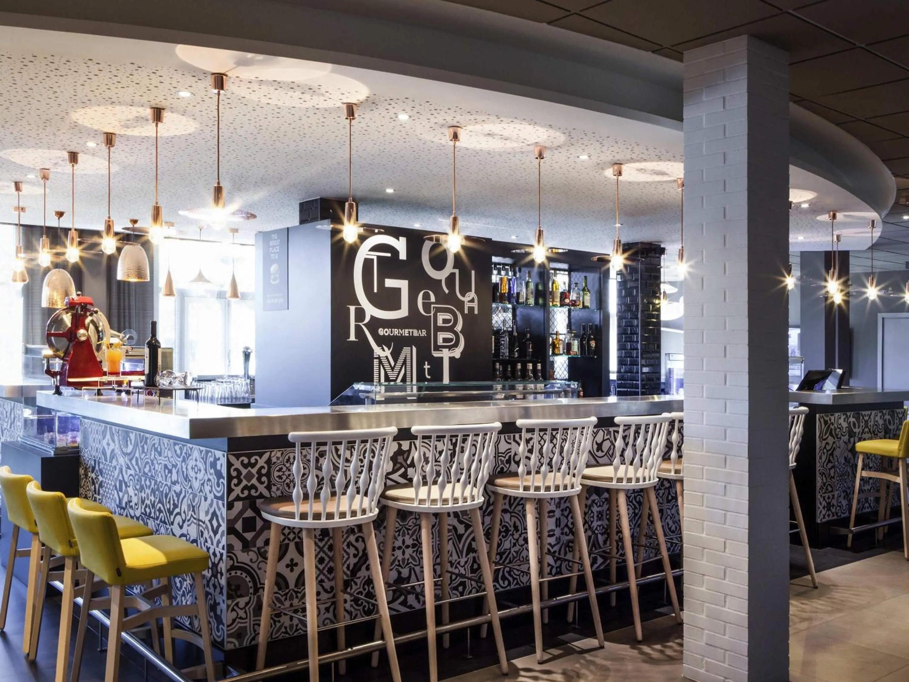 Restaurant/places to eat in Novotel Saint-Quentin en Yvelines