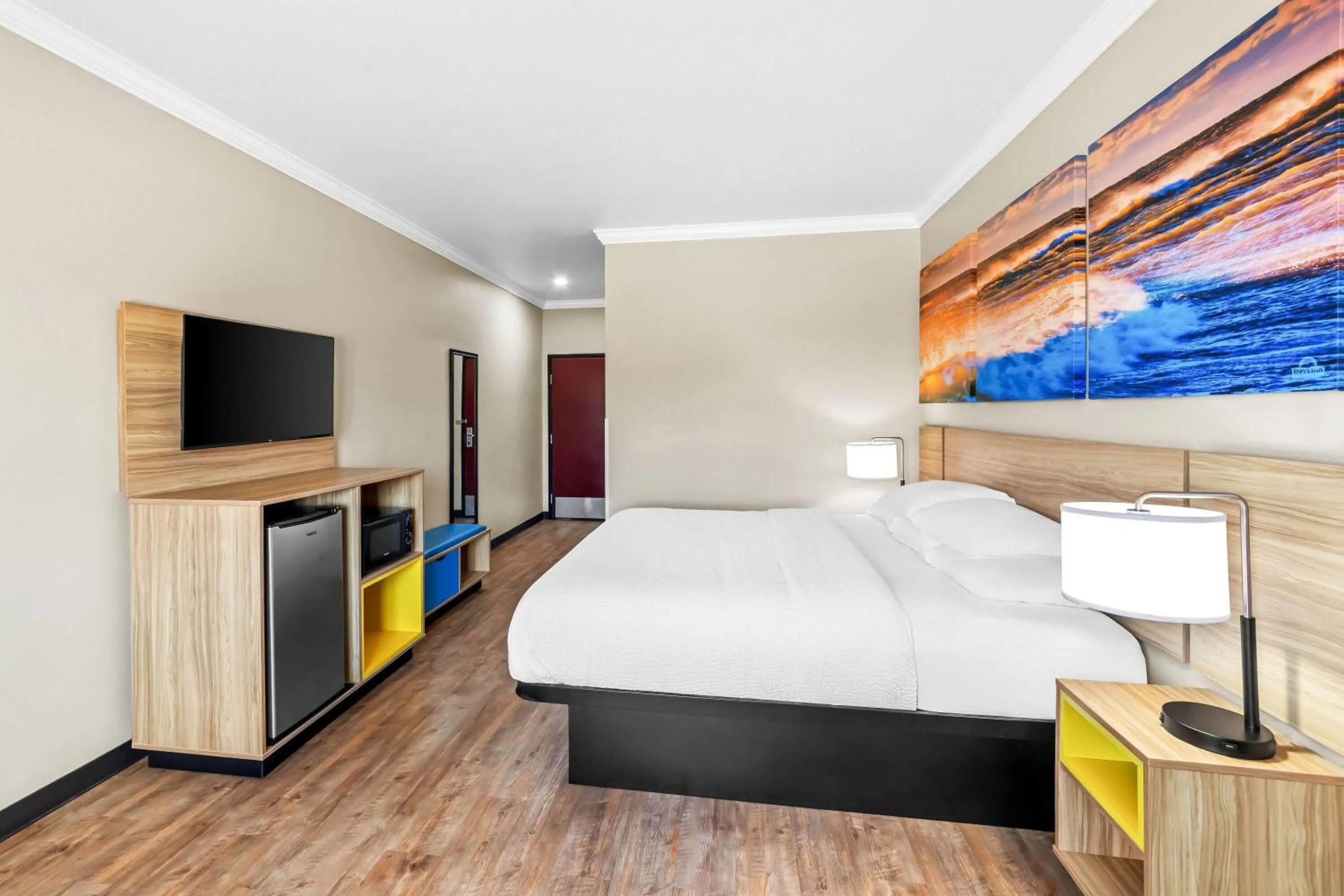 Bed in Days Inn by Wyndham Rockdale Texas