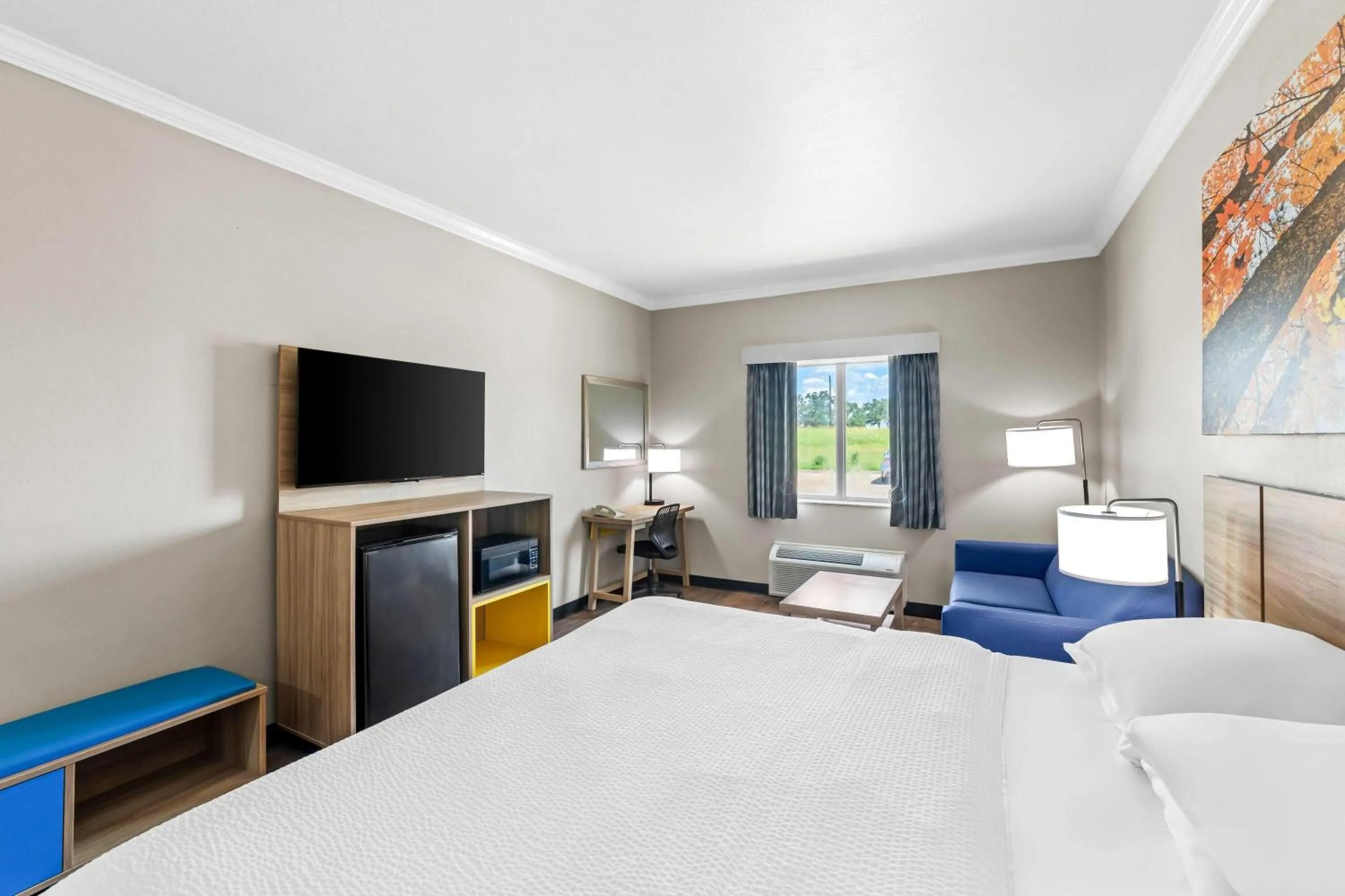 Bed in Days Inn by Wyndham Rockdale Texas