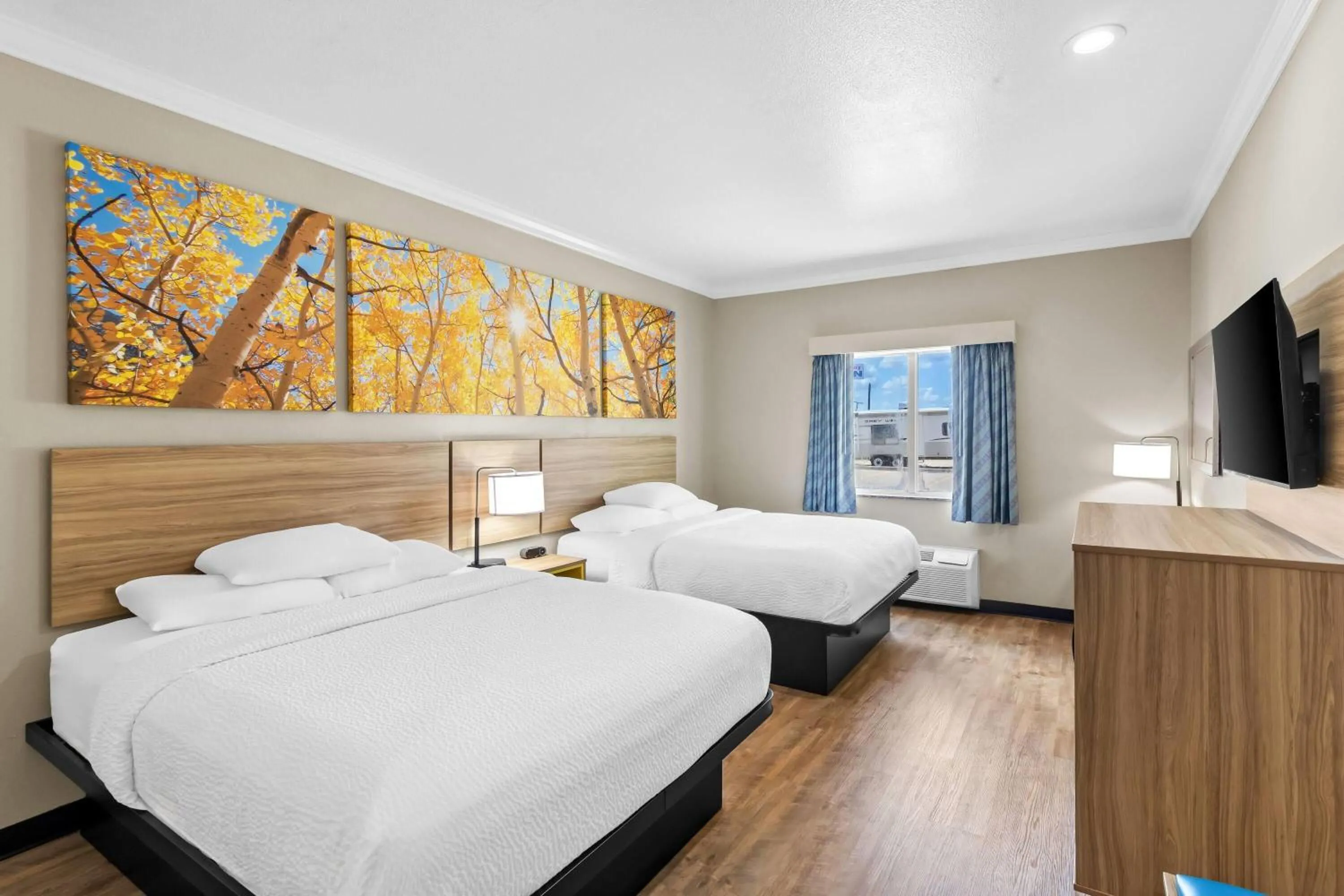 Bed in Days Inn by Wyndham Rockdale Texas