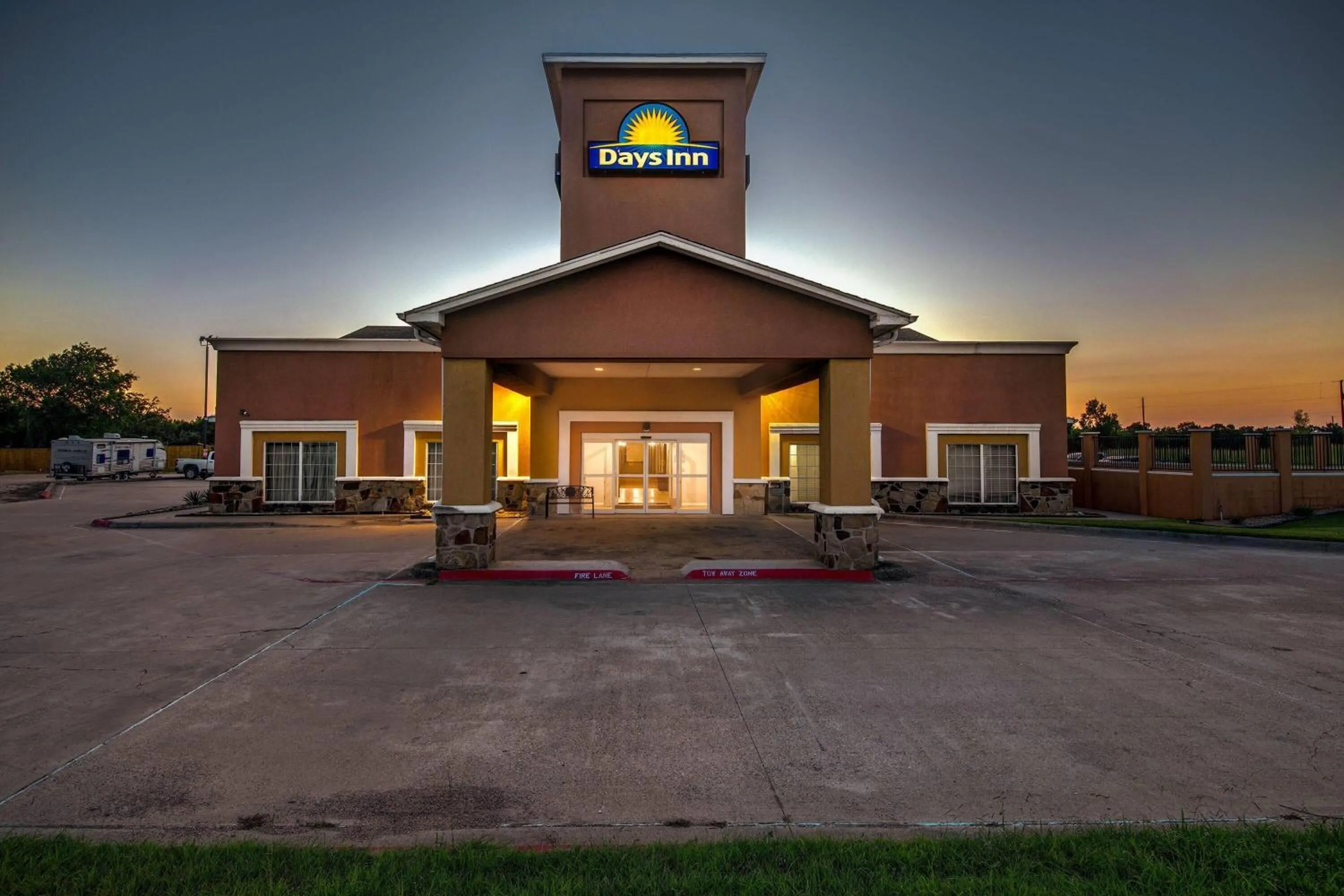 Property building in Days Inn by Wyndham Rockdale Texas