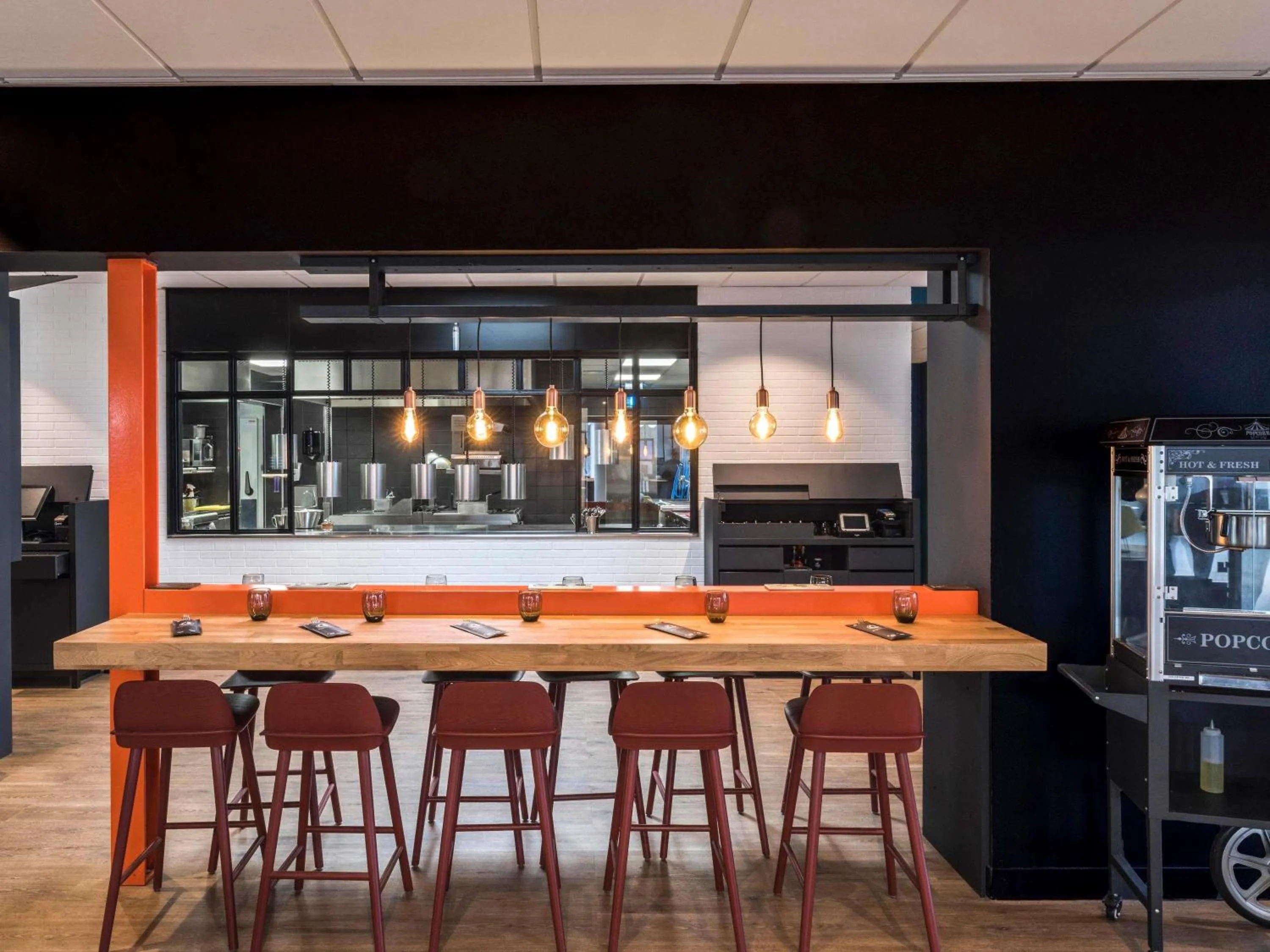 Restaurant/places to eat in Novotel Lyon Bron Meeting & Events