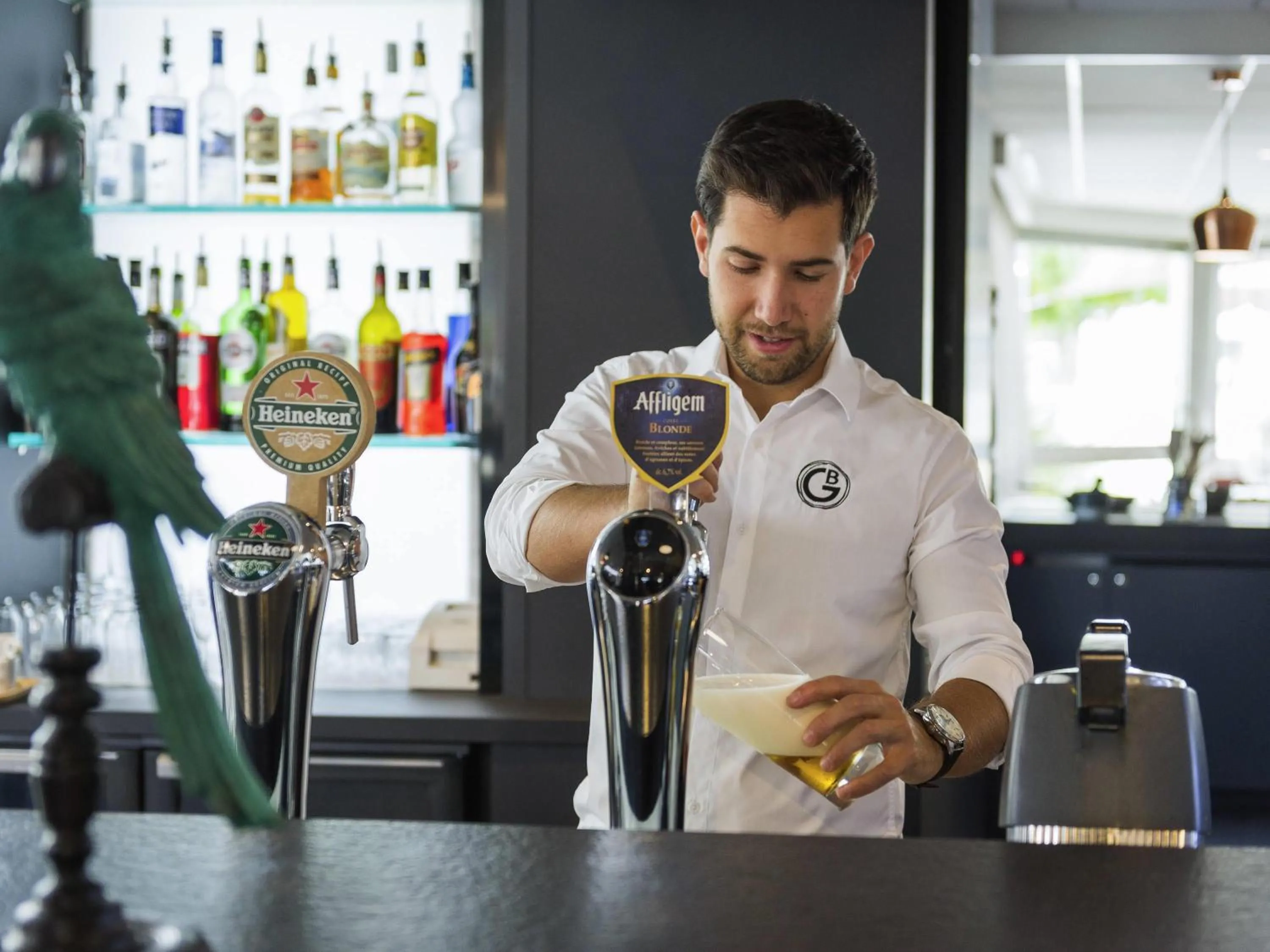 Lounge or bar in Novotel Lyon Bron Meeting & Events