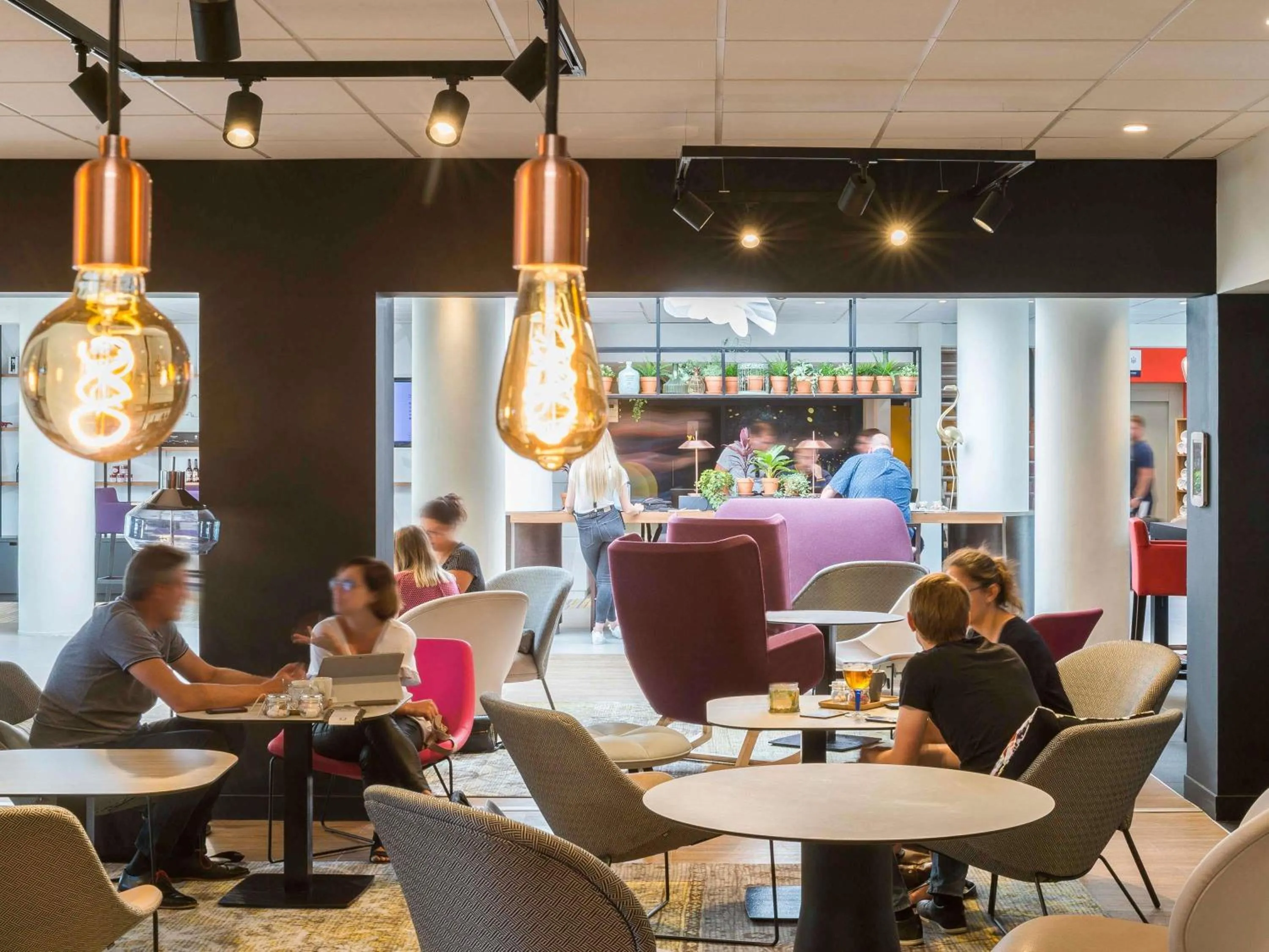 Restaurant/places to eat in Novotel Lyon Bron Meeting & Events