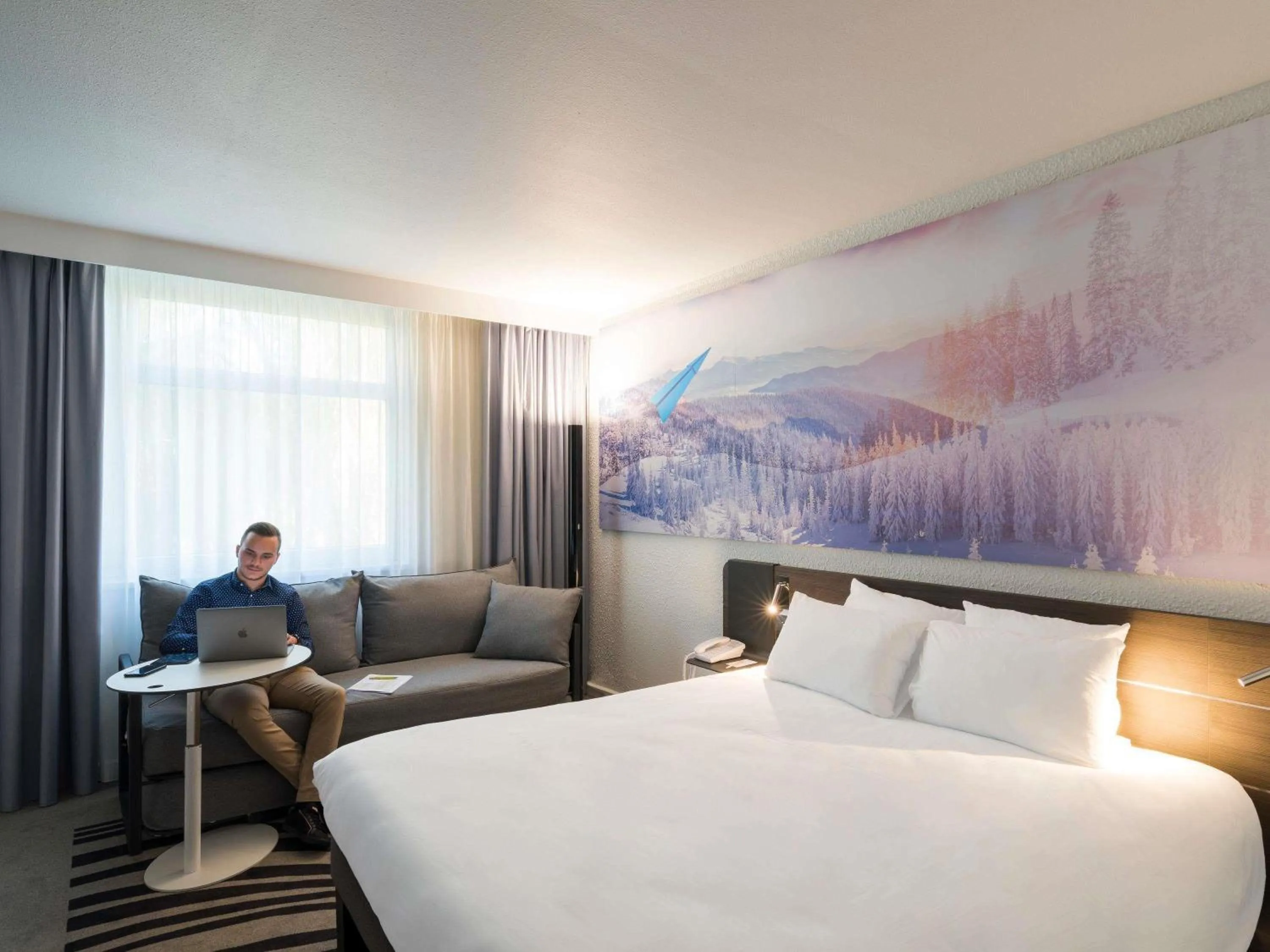 Bedroom, Bed in Novotel Lyon Bron Meeting & Events