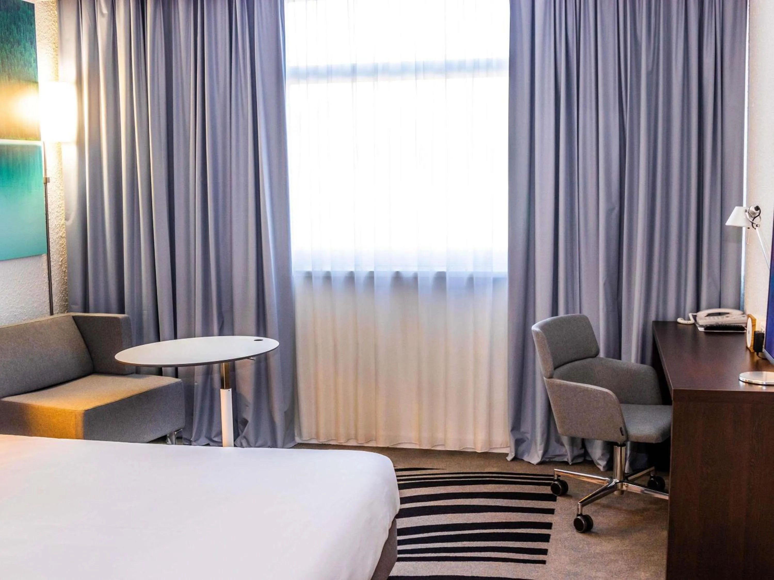Bedroom, Bed in Novotel Lyon Bron Meeting & Events