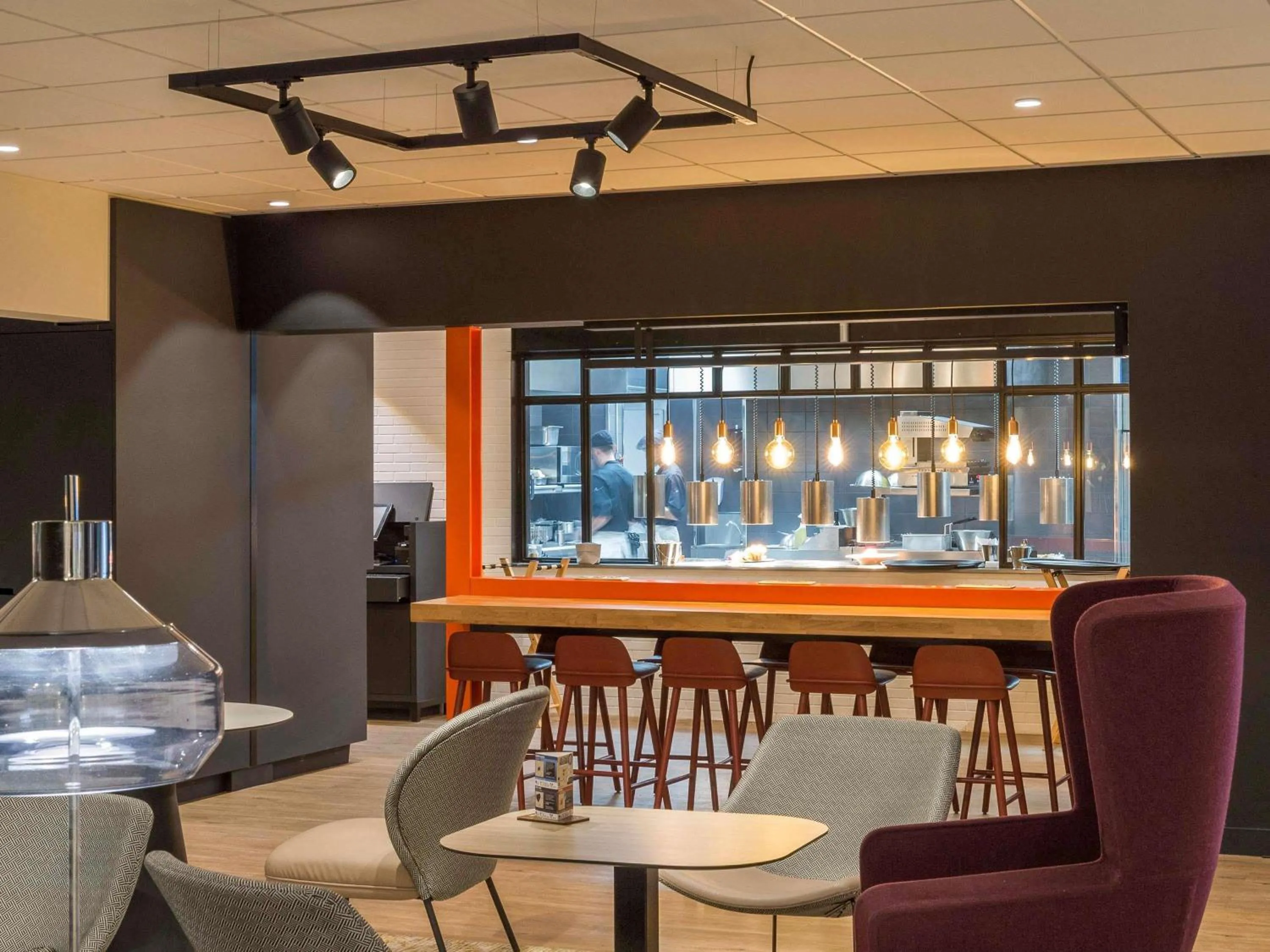 Restaurant/places to eat in Novotel Lyon Bron Meeting & Events