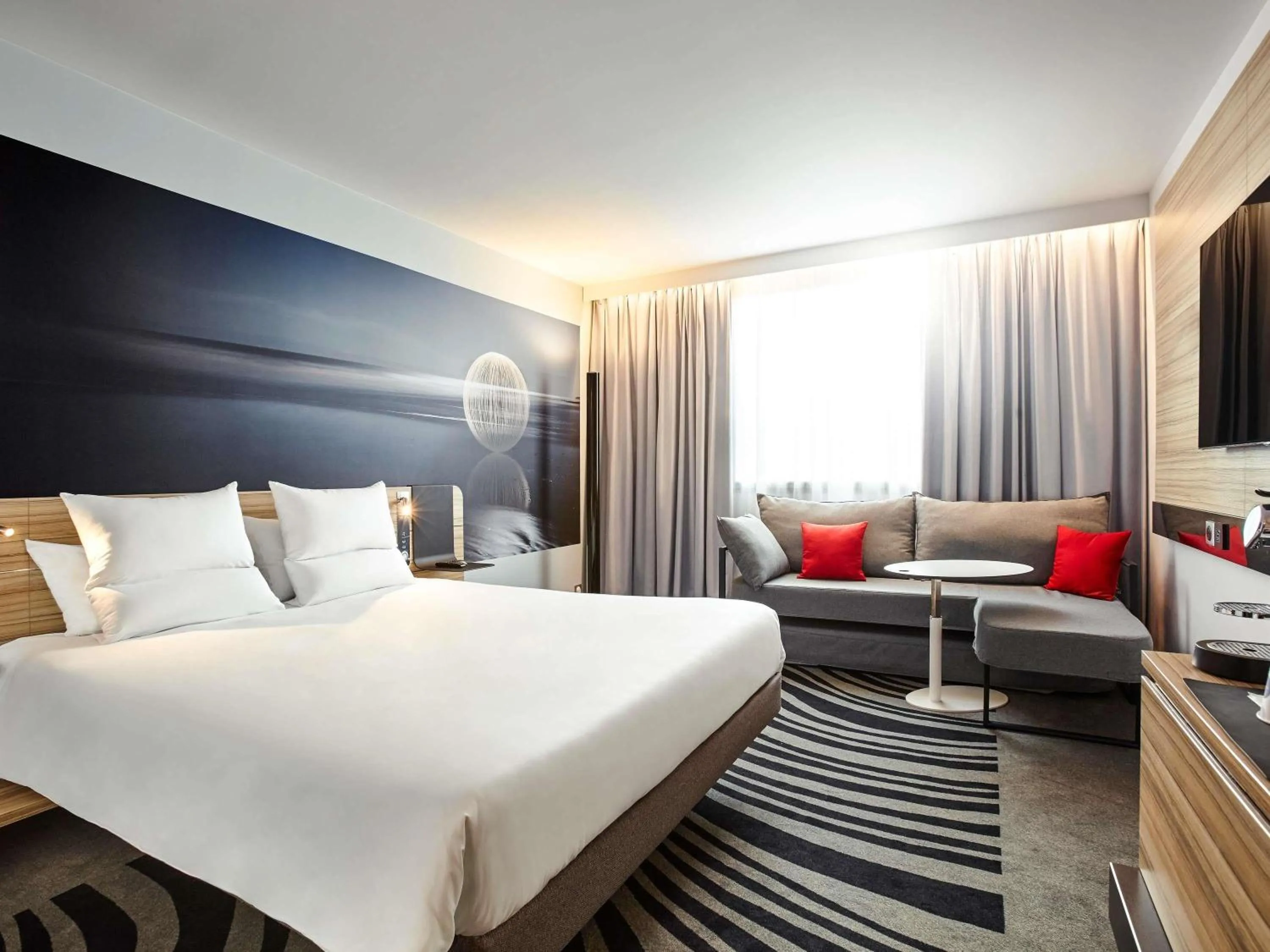 Bedroom, Bed in Novotel Lyon Bron Meeting & Events