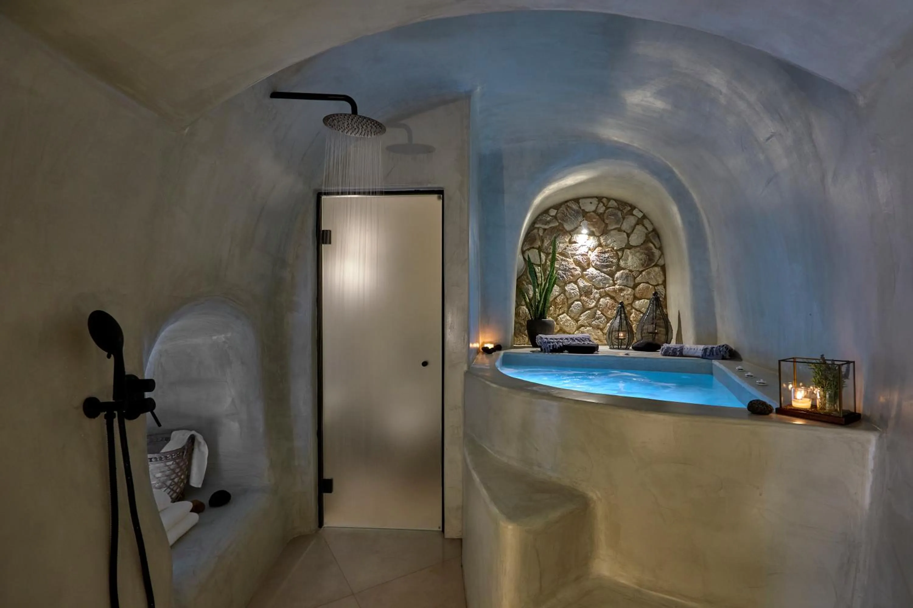 Hot Tub in Floria Suites