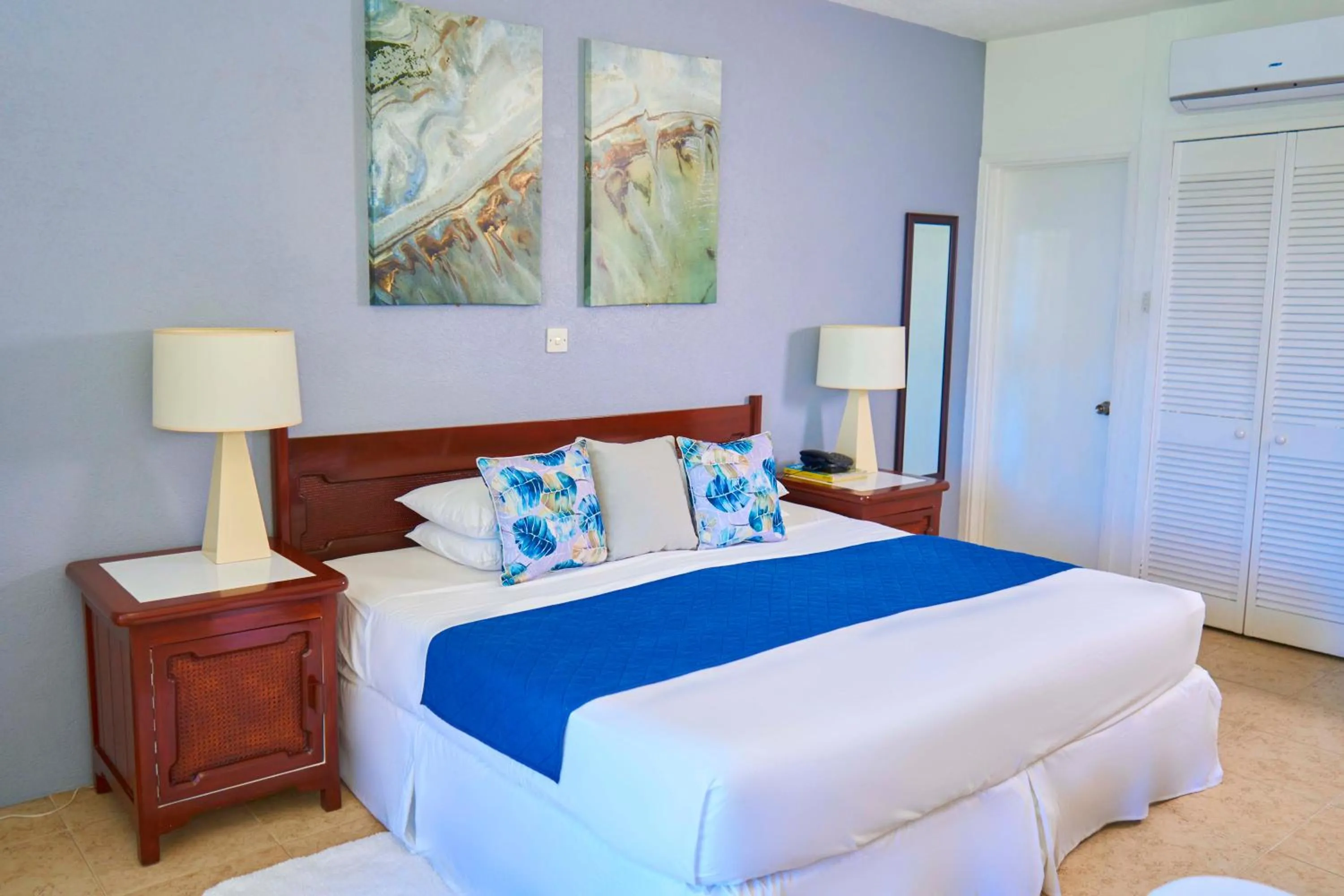 Bedroom, Bed in Tropical Sunset Beach Apartment Hotel