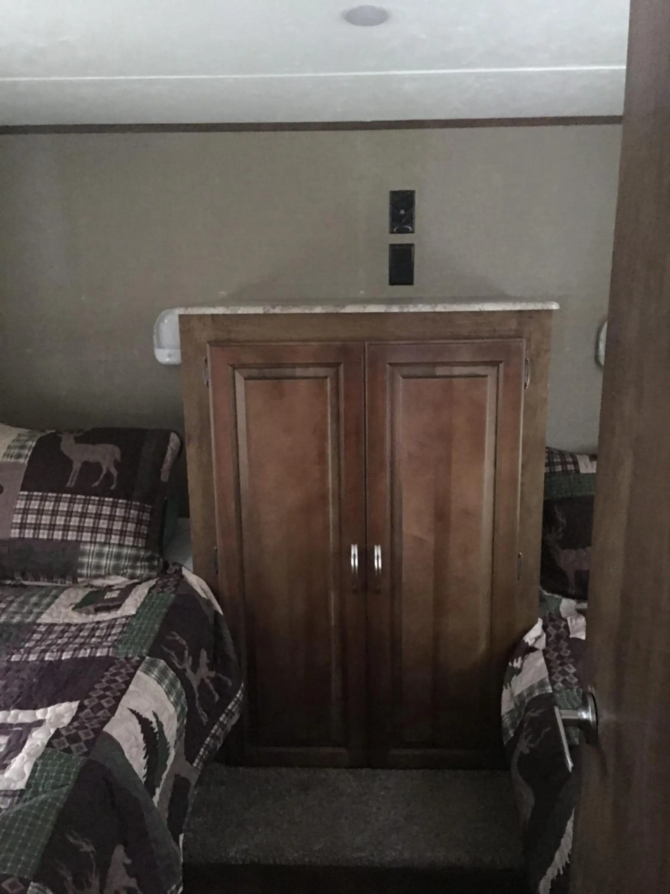 Photo of the whole room, Bed in Lake View Lodge