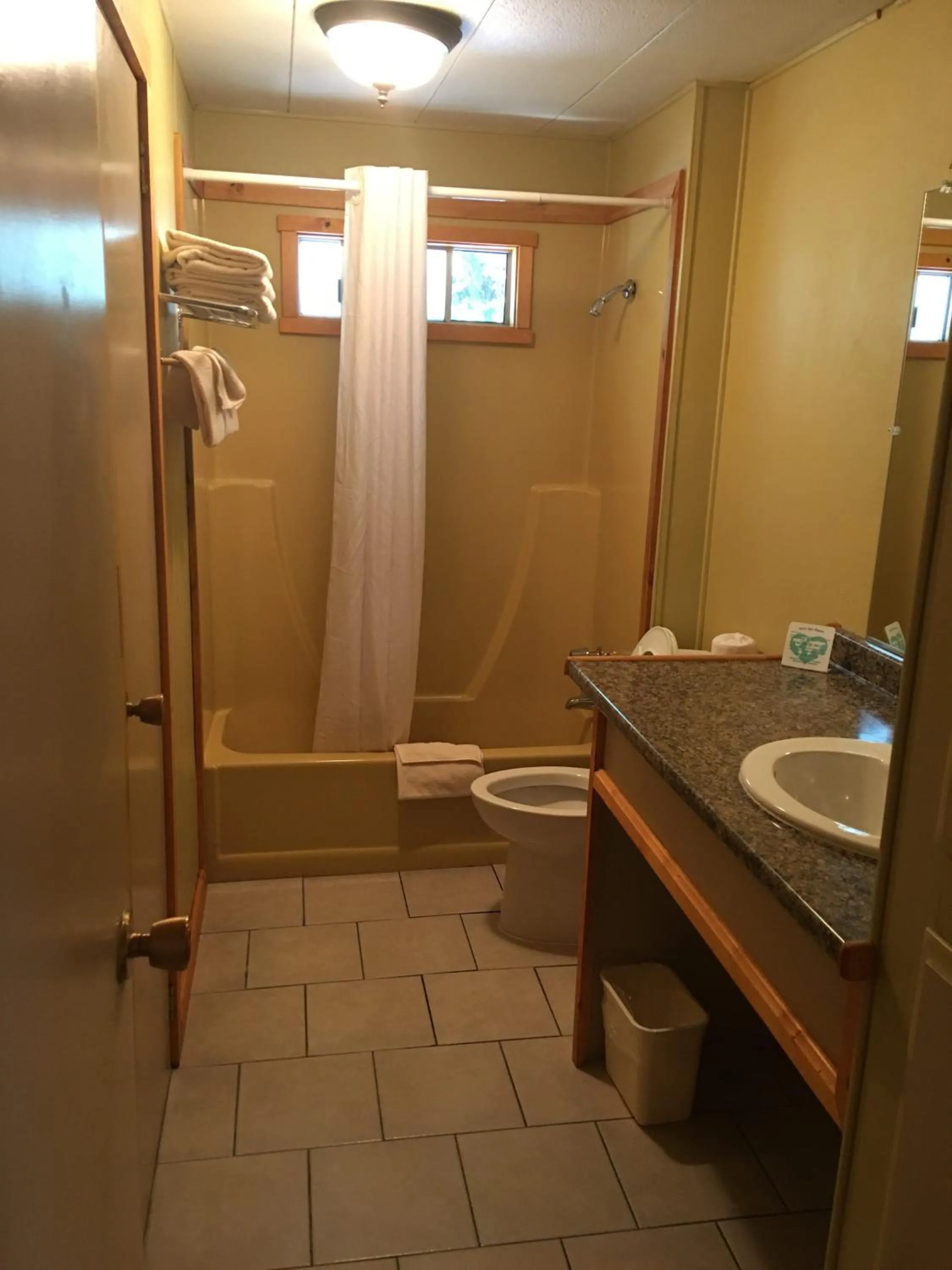 Shower in Lake View Lodge