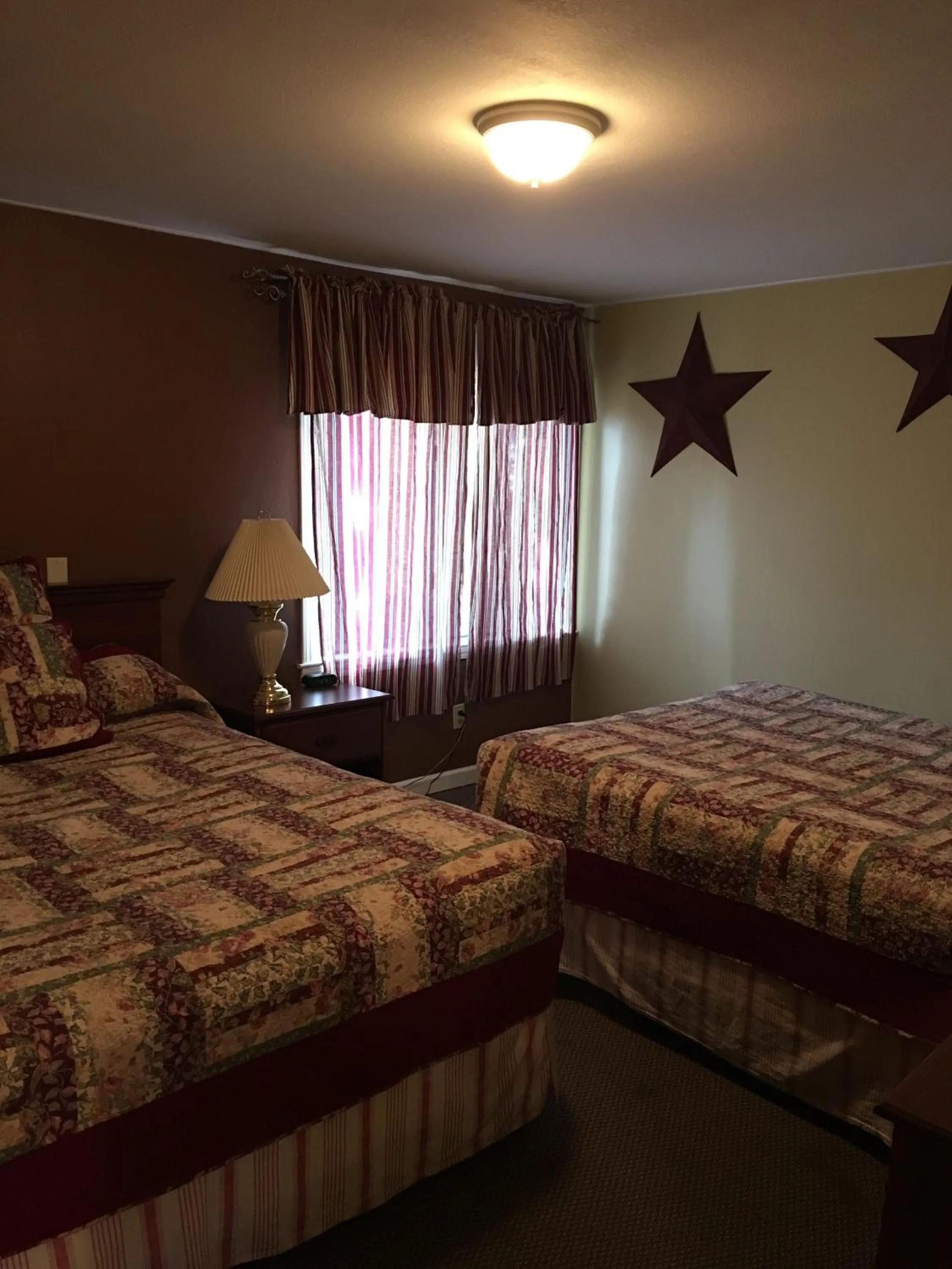 Bed in Lake View Lodge