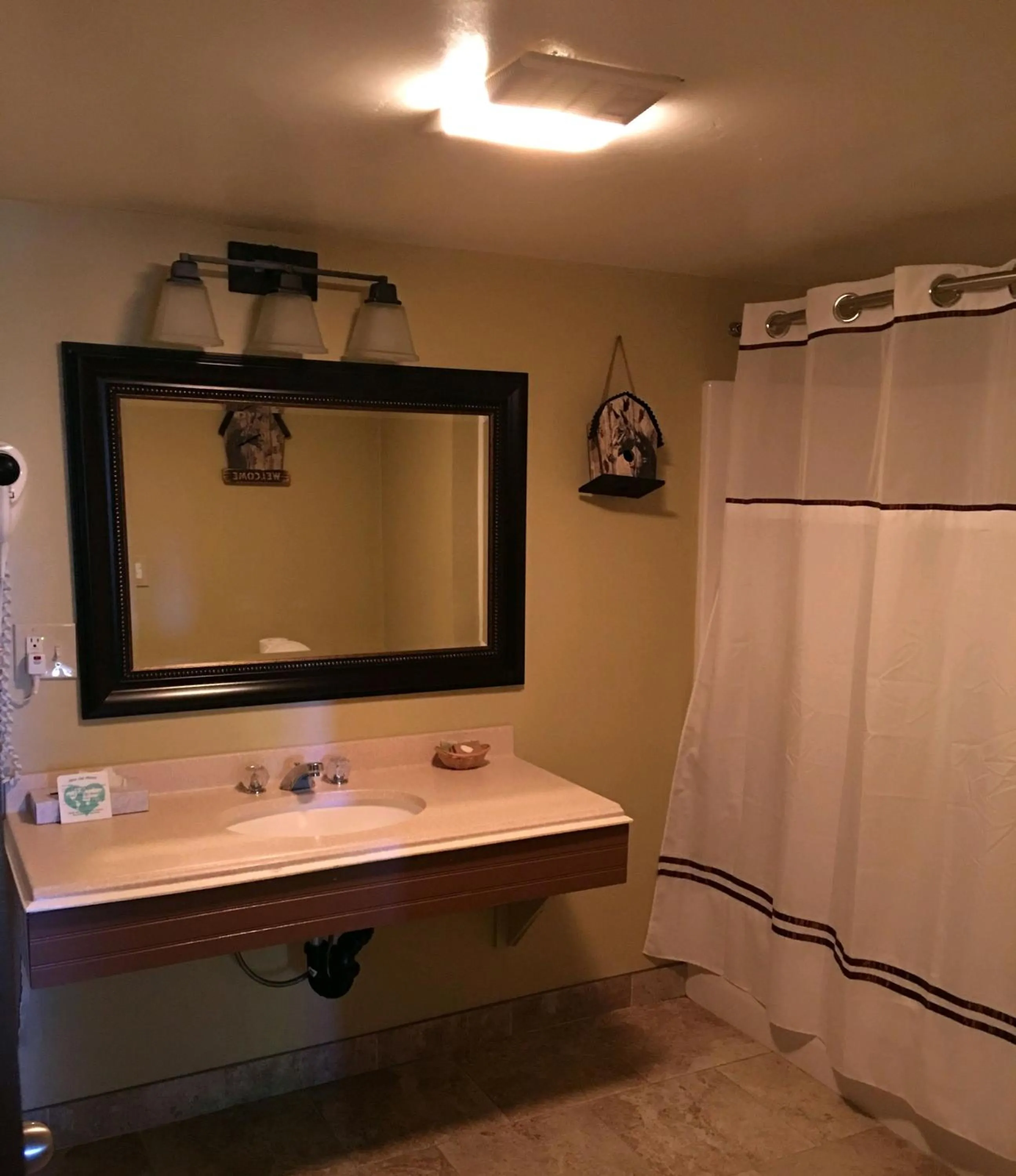 Bathroom in Lake View Lodge