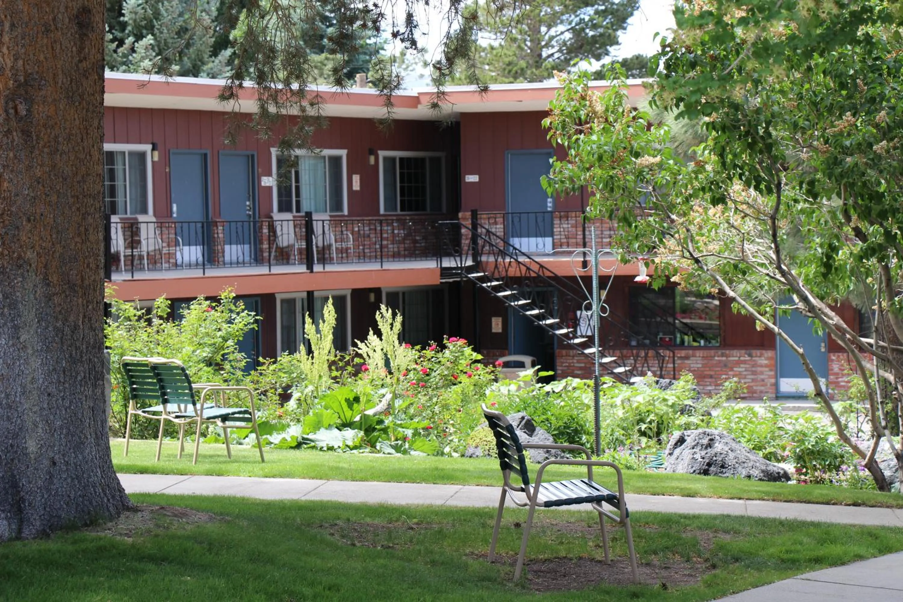 Facade/entrance in Lake View Lodge