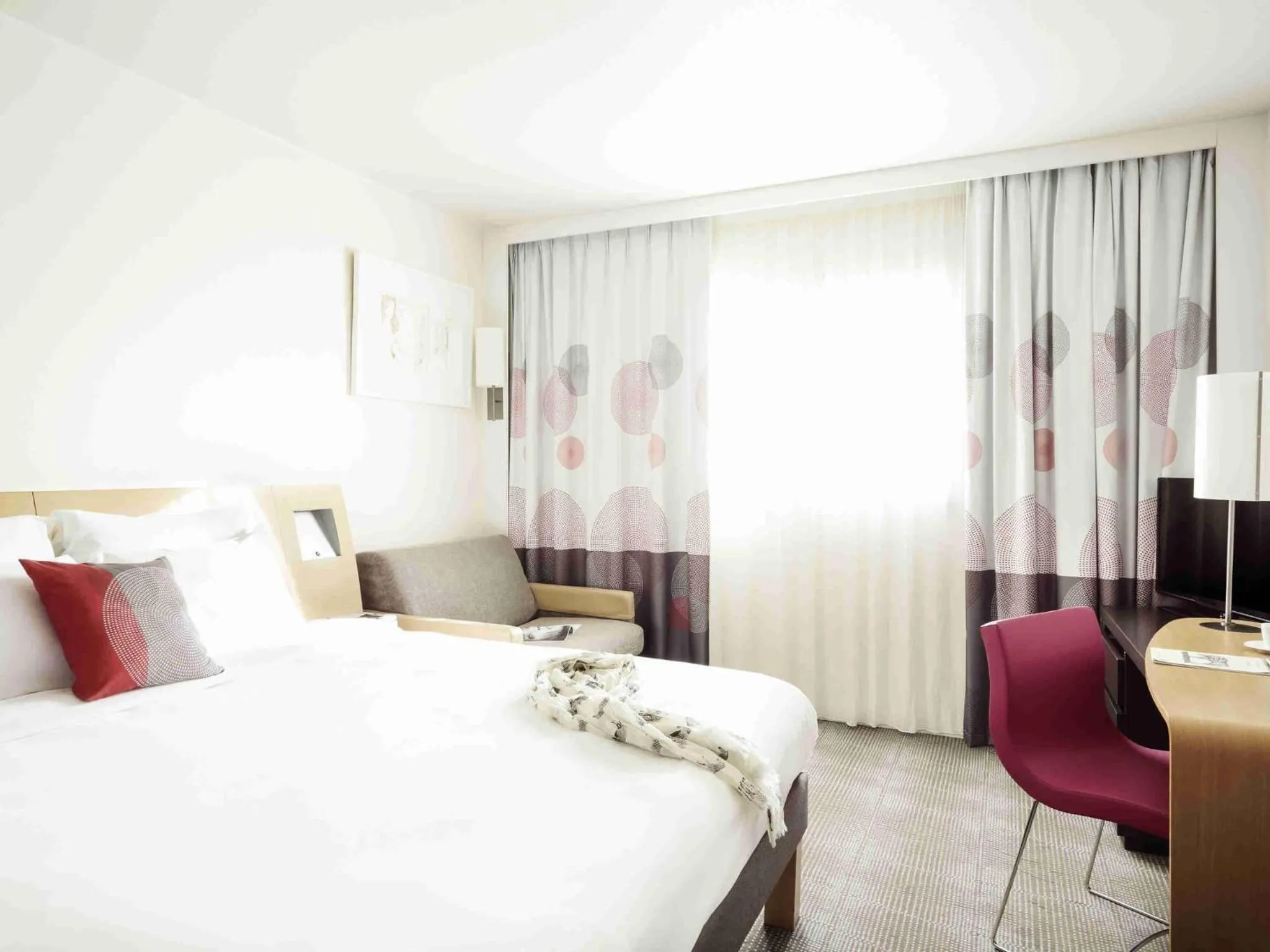 Bedroom, Bed in Novotel Montpellier