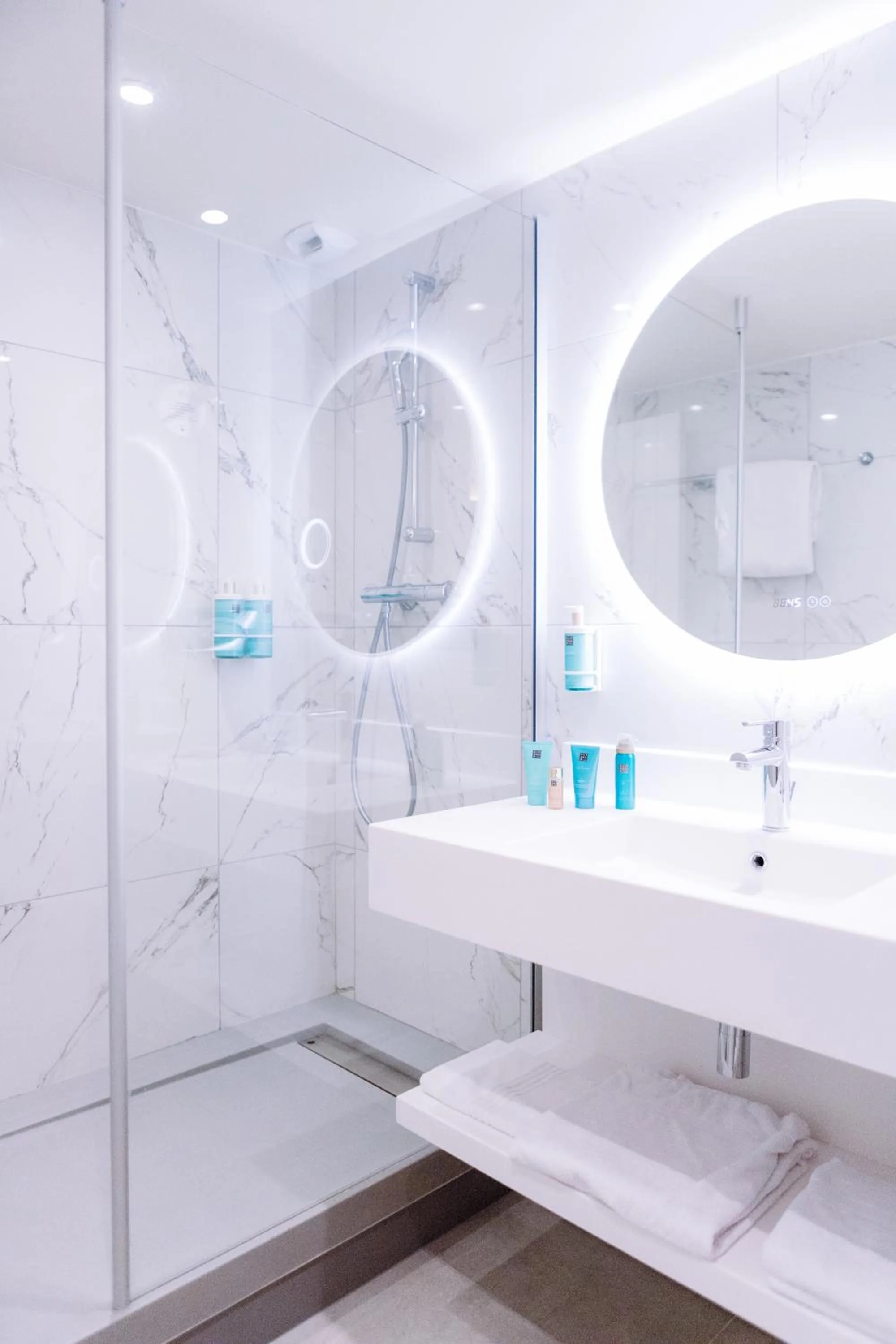 Bathroom in Novotel Montpellier