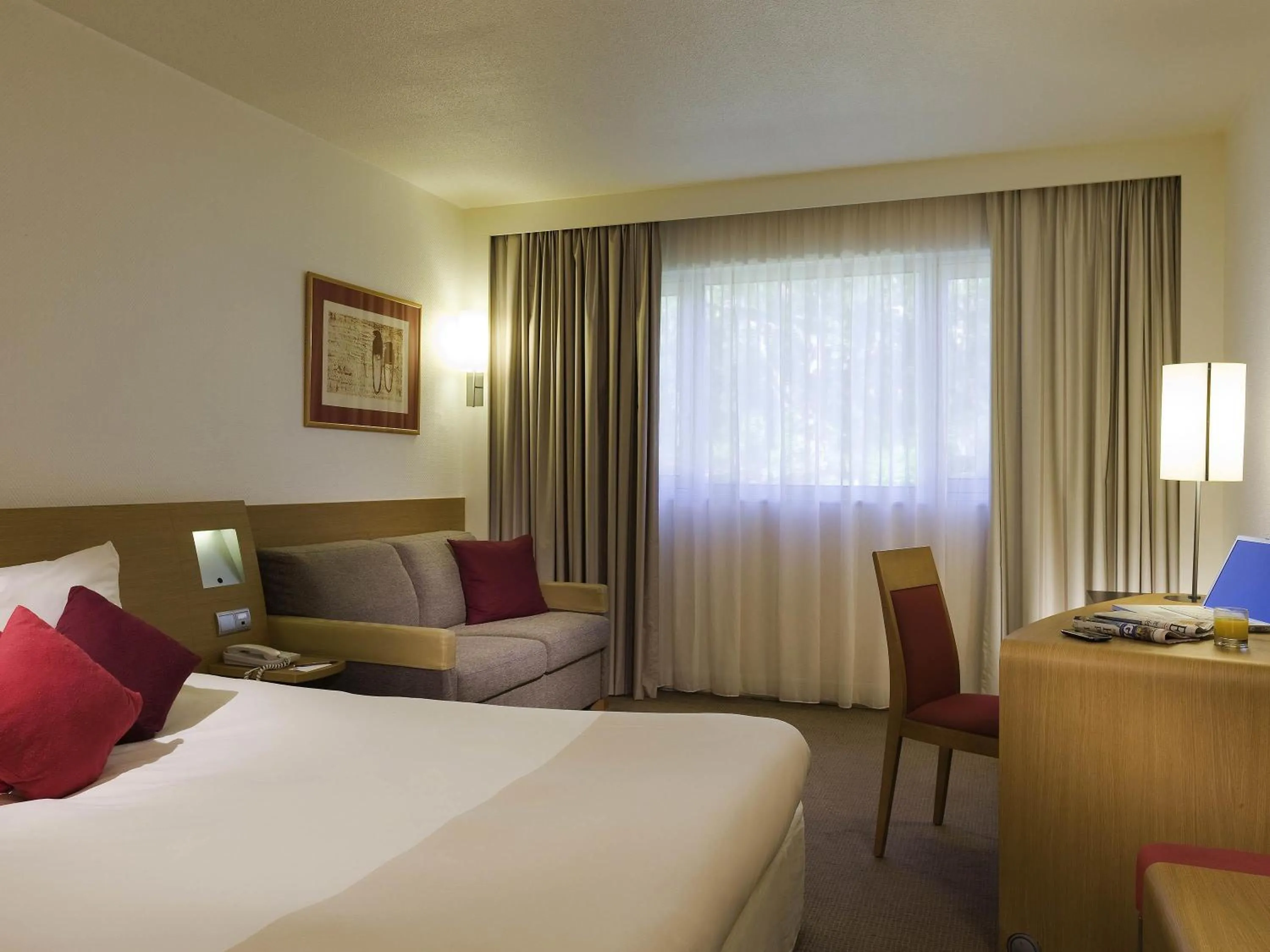 Bedroom, Bed in Novotel Resort & Spa Biarritz Anglet