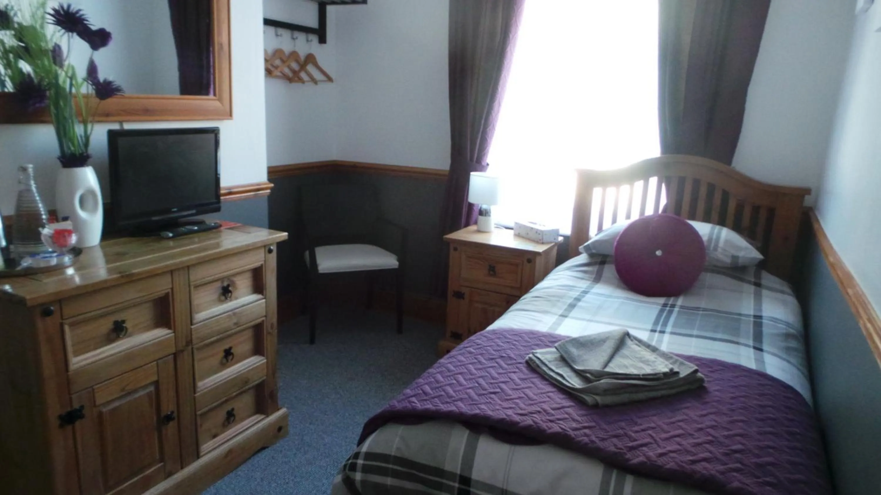 Bedroom, Bed in The Oakcliffe