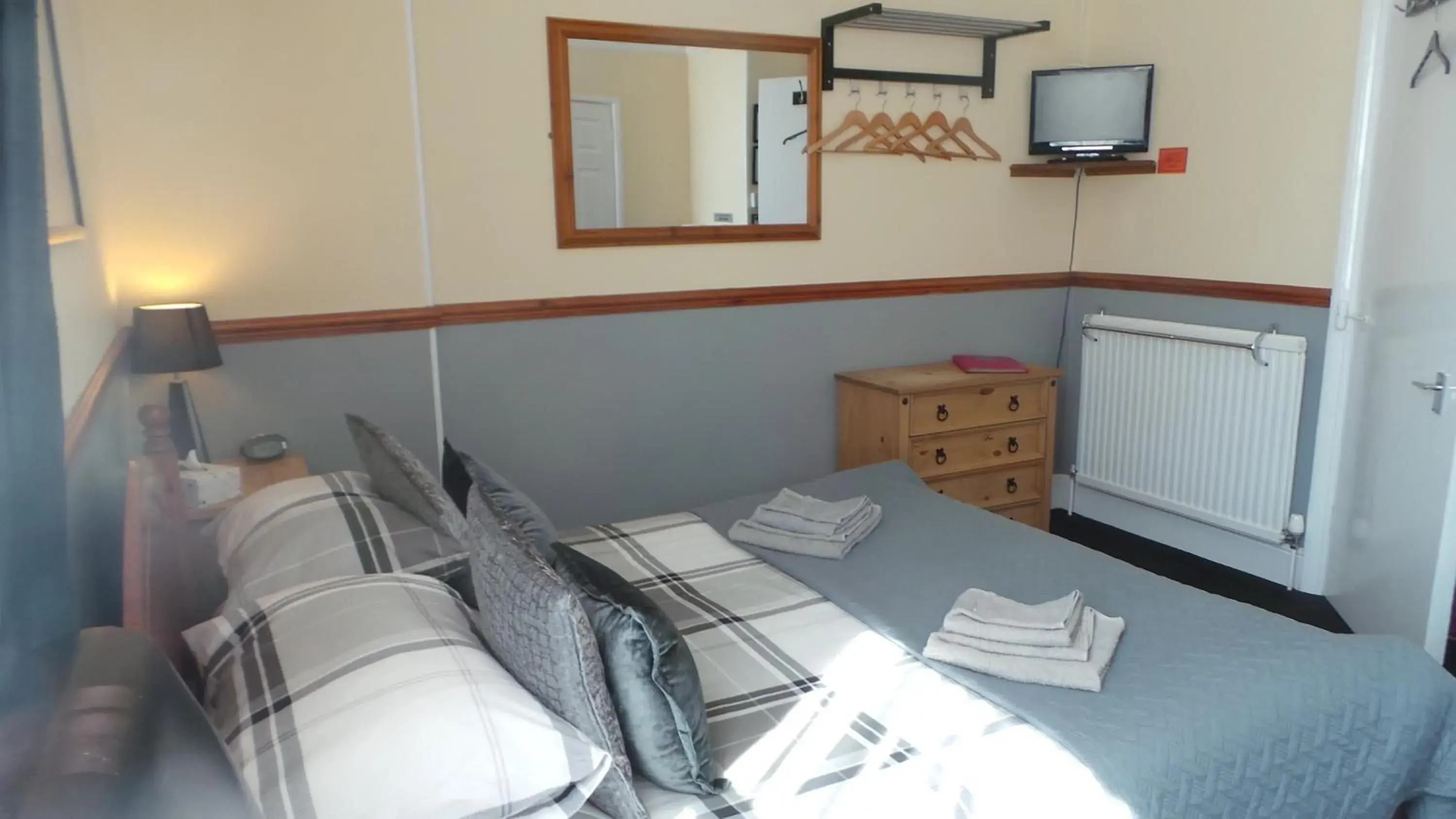 Double Room with En-Suite - single occupancy in The Oakcliffe Double Room with En-Suite - single occupancy in The Oakcliffe