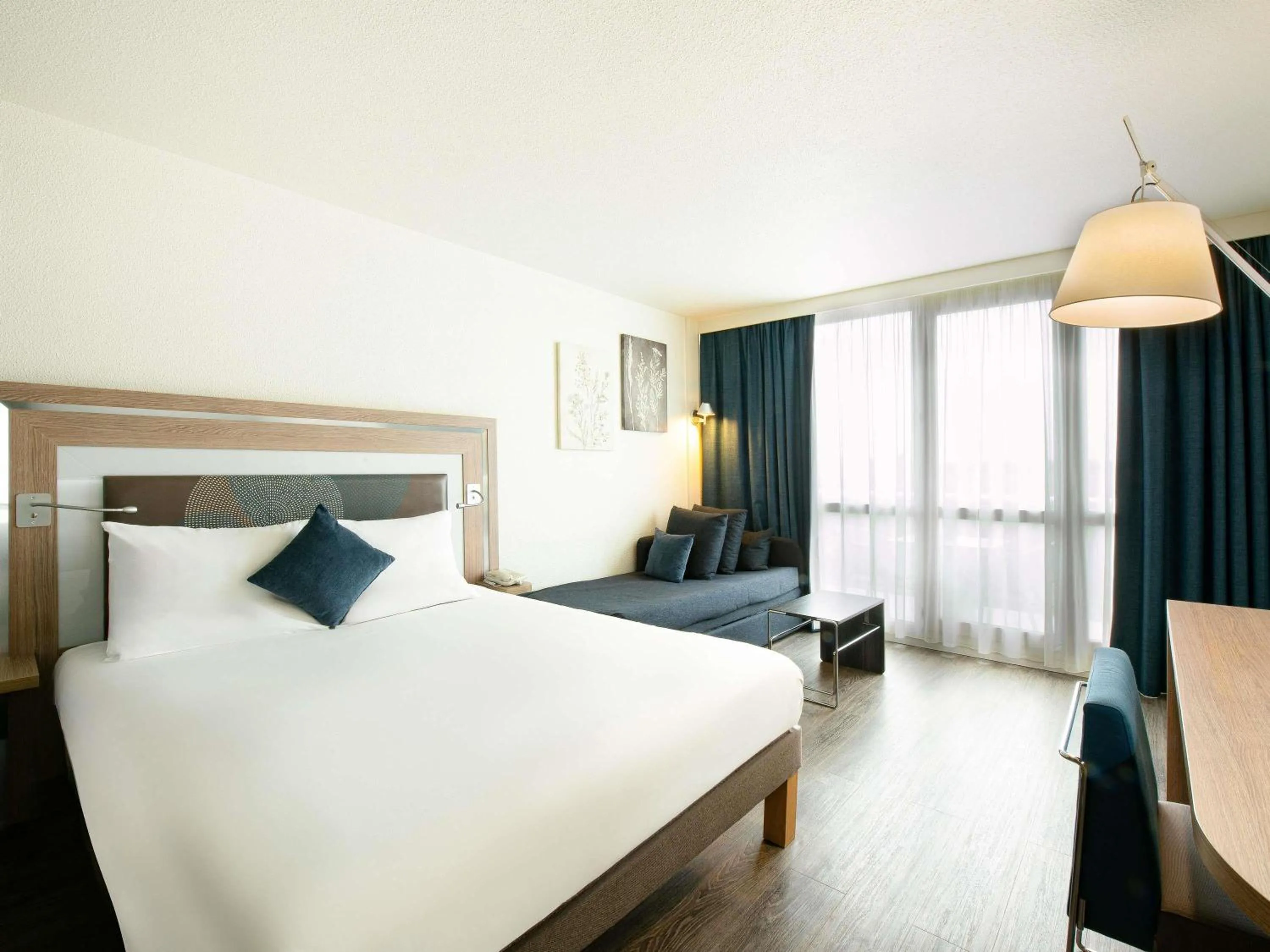 Bedroom, Bed in Novotel Senart Golf De Greenparc