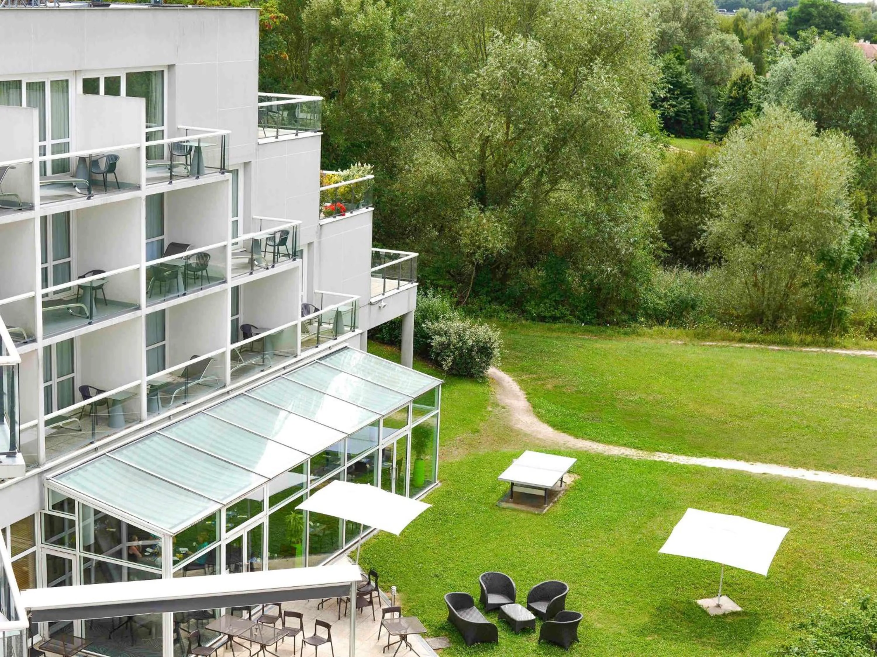 Property building in Novotel Senart Golf De Greenparc