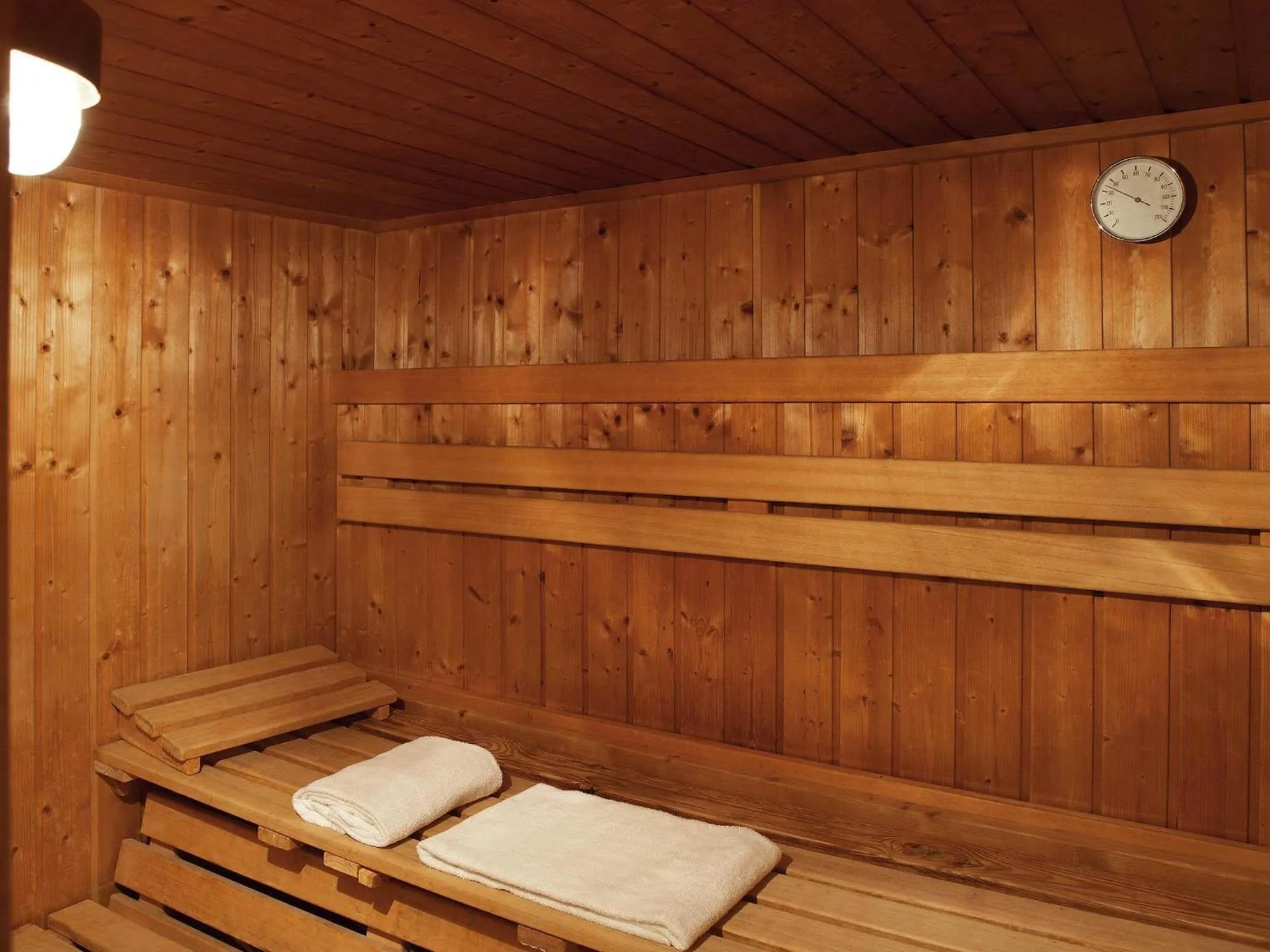 Spa and wellness centre/facilities in Novotel Senart Golf De Greenparc