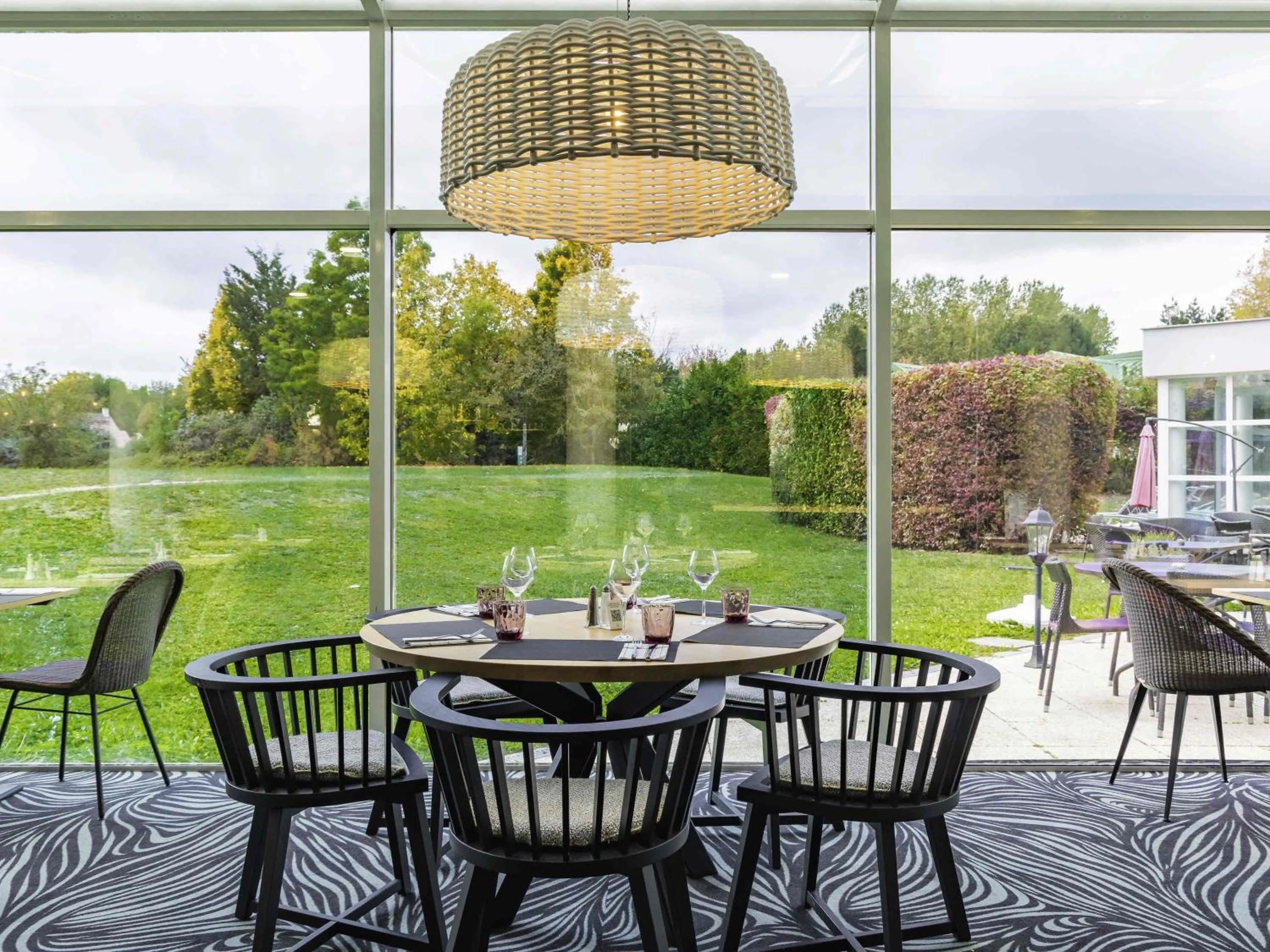 Restaurant/places to eat in Novotel Senart Golf De Greenparc