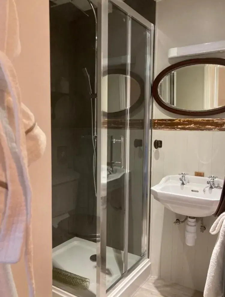 Single Room in The Bridge House Single Room in The Bridge House