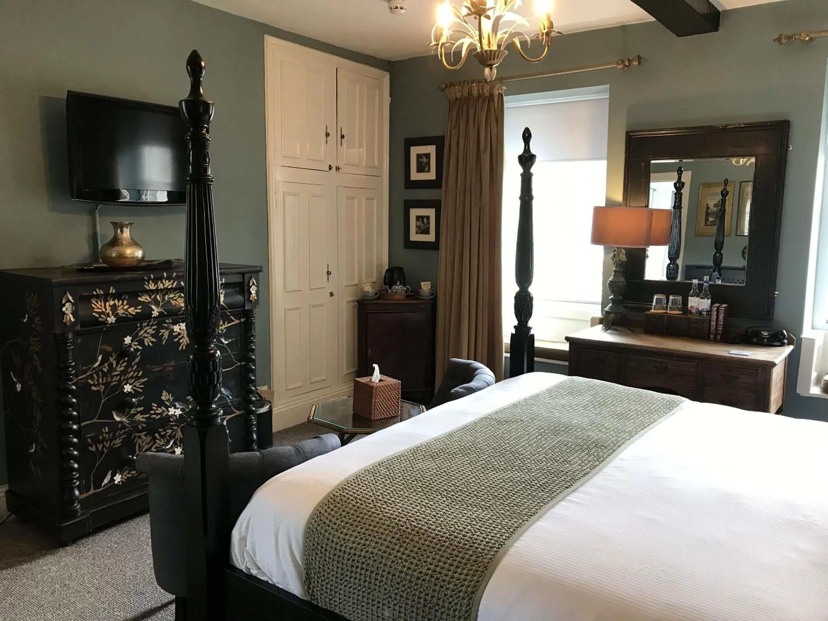 Bedroom, Bed in The Bridge House