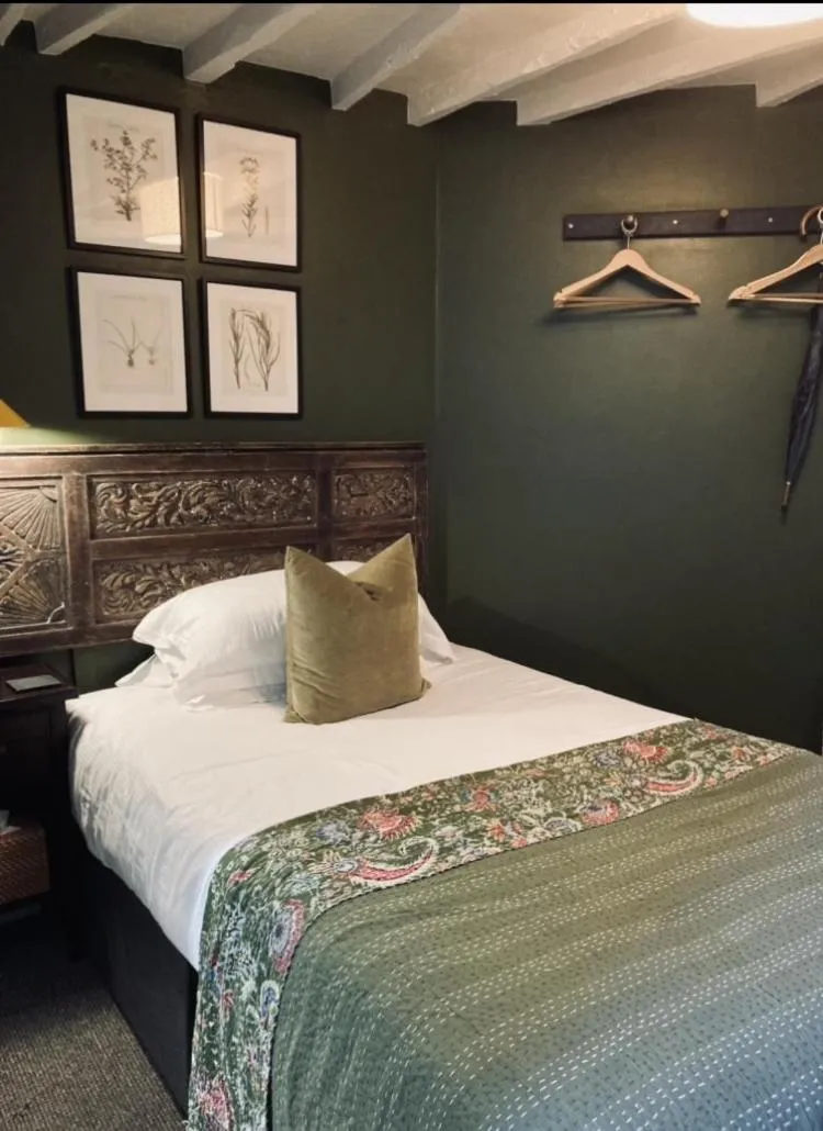 Bedroom, Bed in The Bridge House