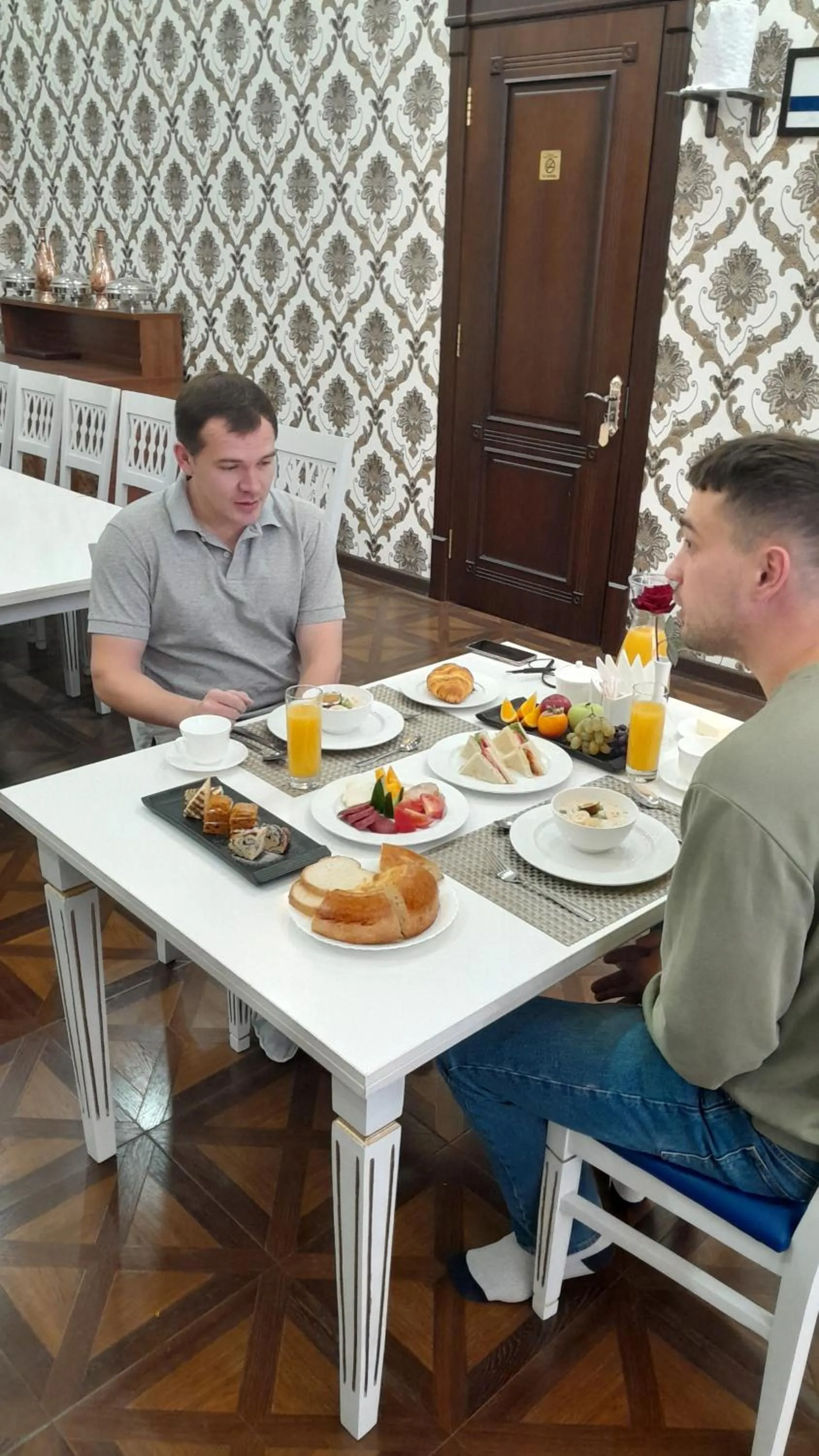 People in Villa Oasis