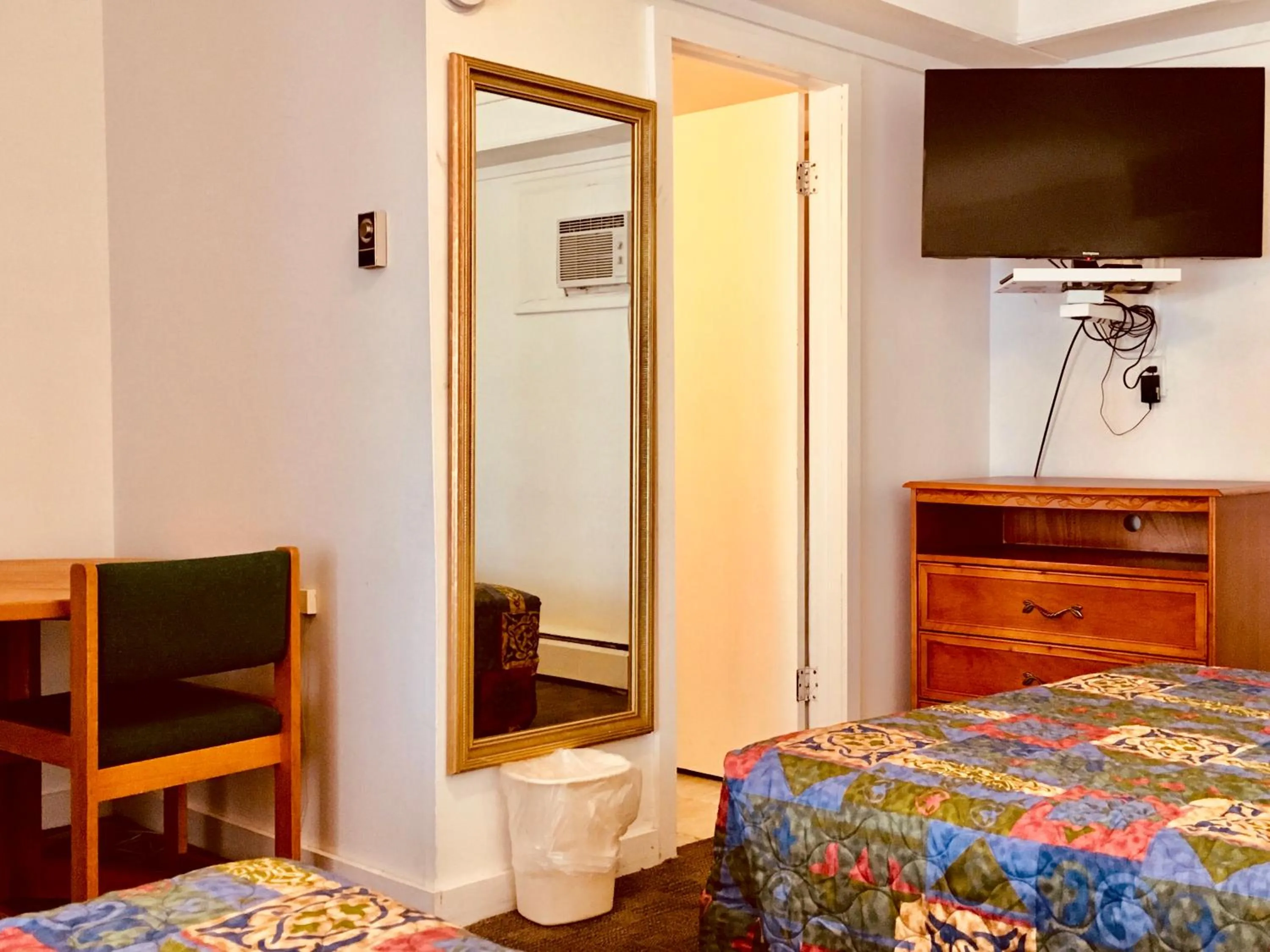 TV and multimedia, Bed in North Country American Inn