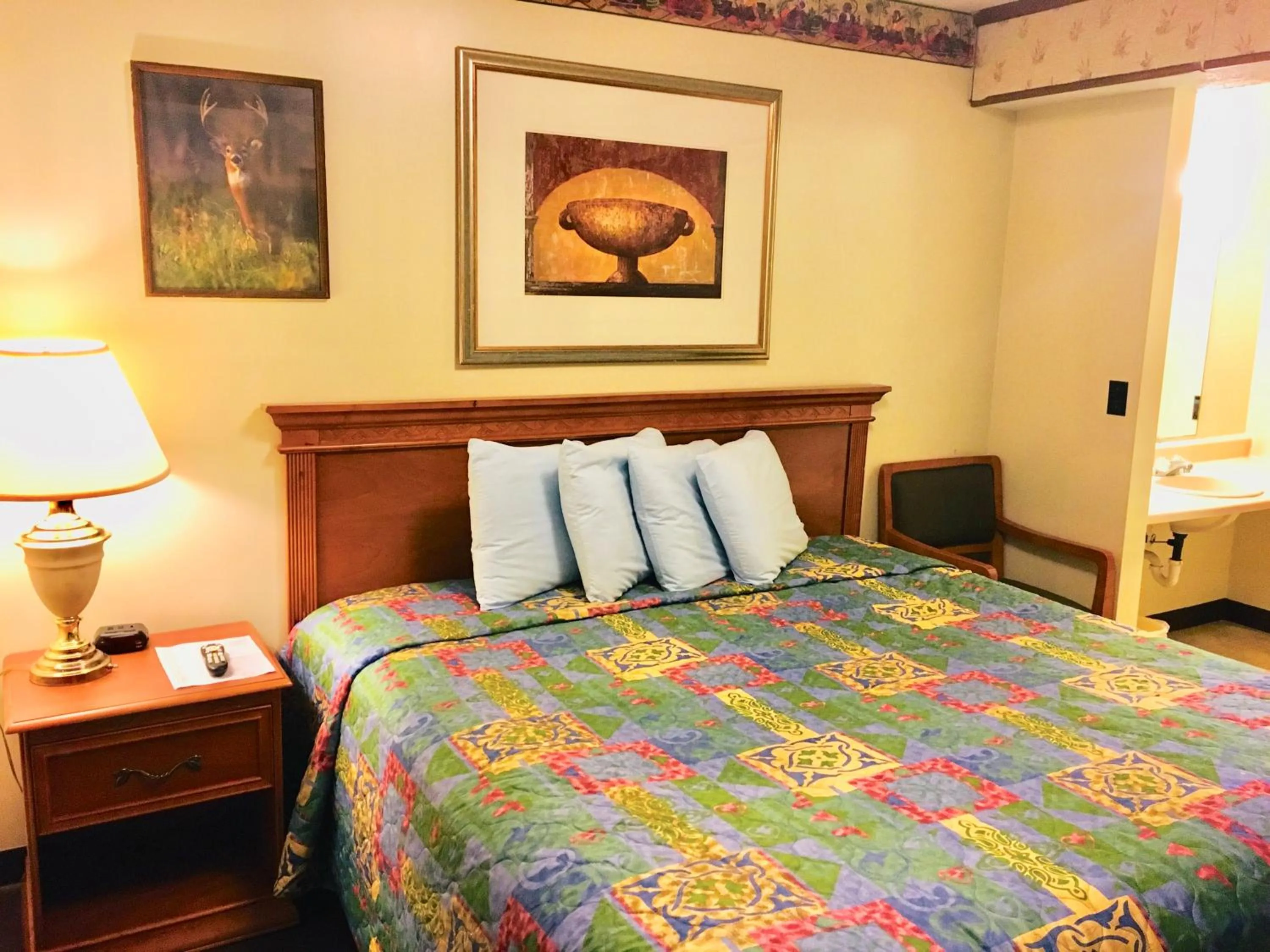 Bed in North Country American Inn