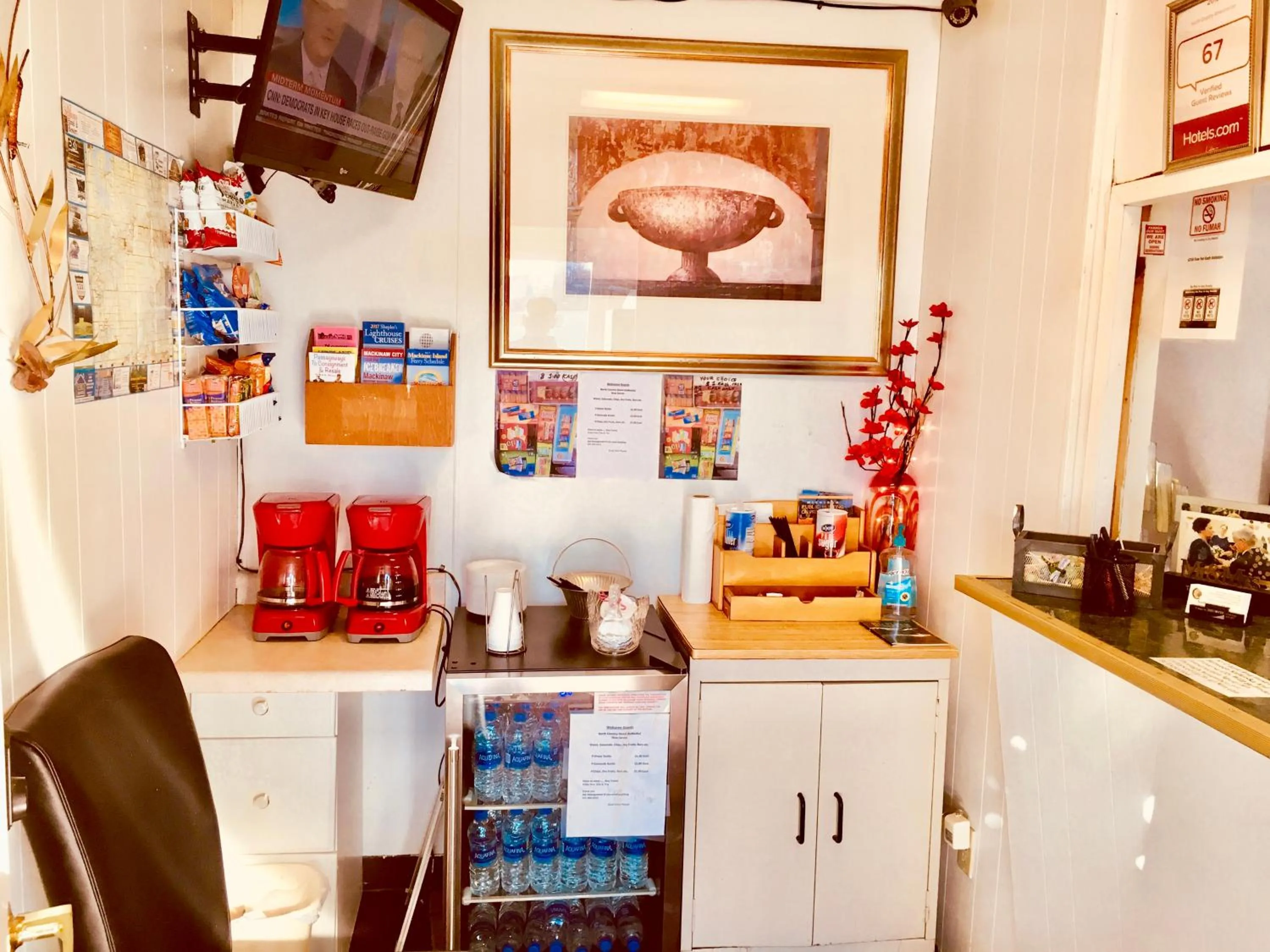 Coffee/tea facilities in North Country American Inn