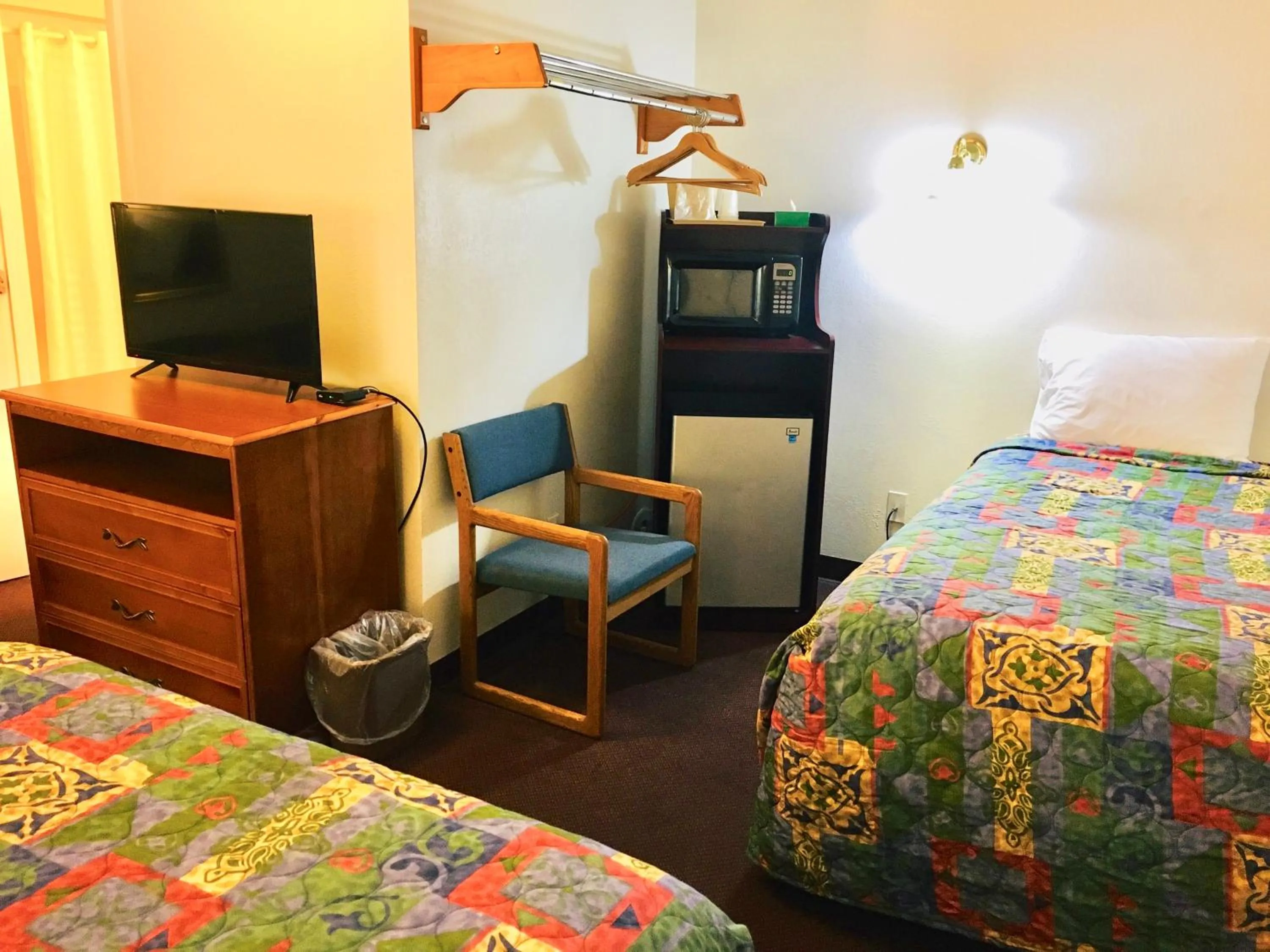 Bedroom, Bed in North Country American Inn