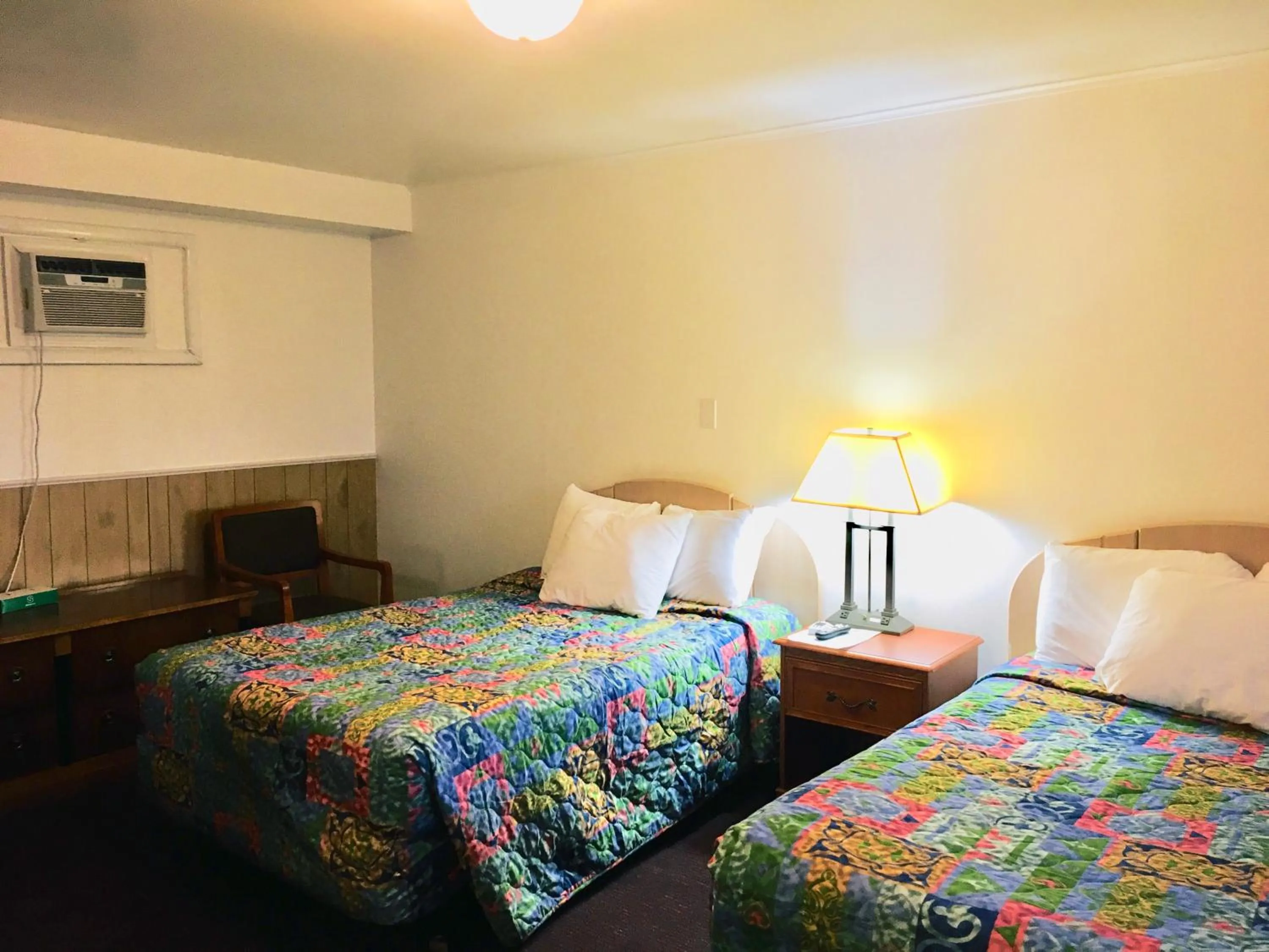 Bedroom, Bed in North Country American Inn