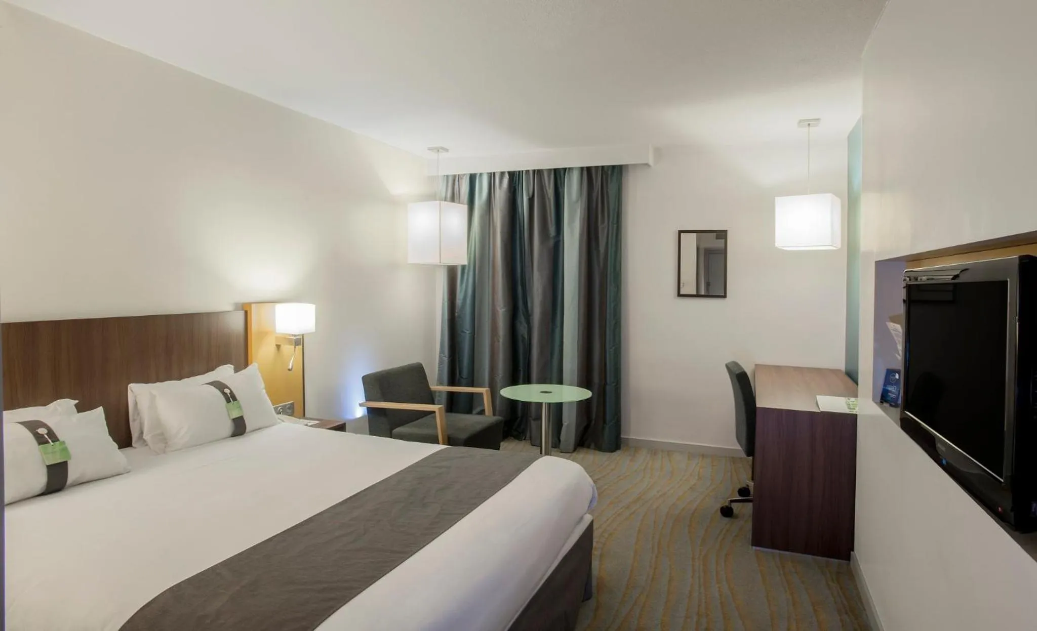Photo of the whole room, Bed in Holiday Inn Lyon Vaise by IHG