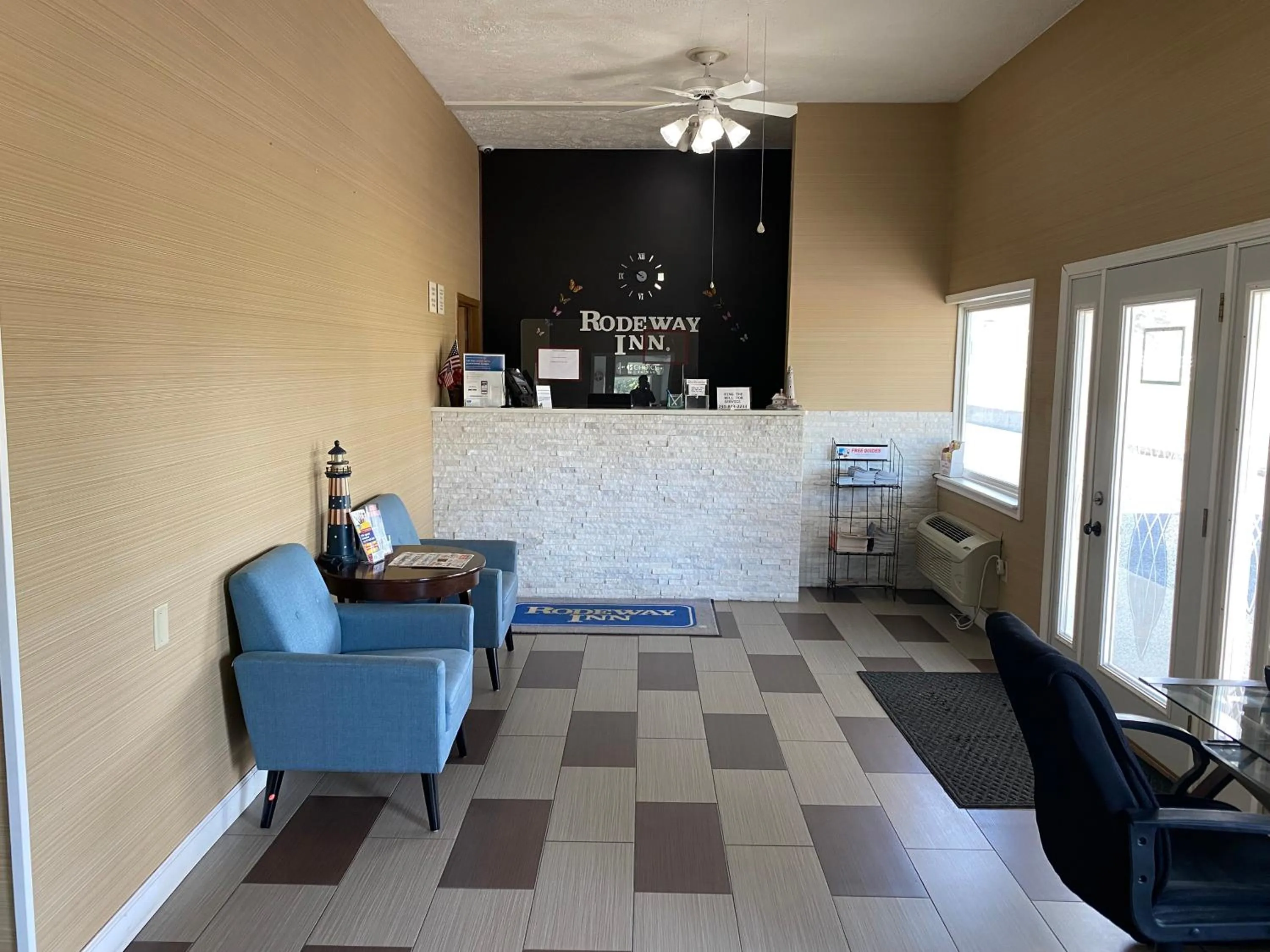 Seating area in Rodeway Inn