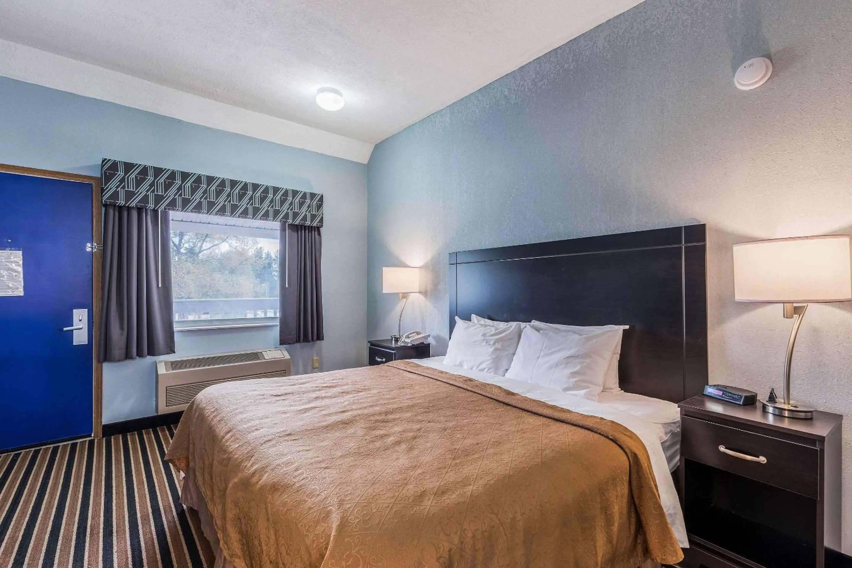 Photo of the whole room, Bed in Rodeway Inn