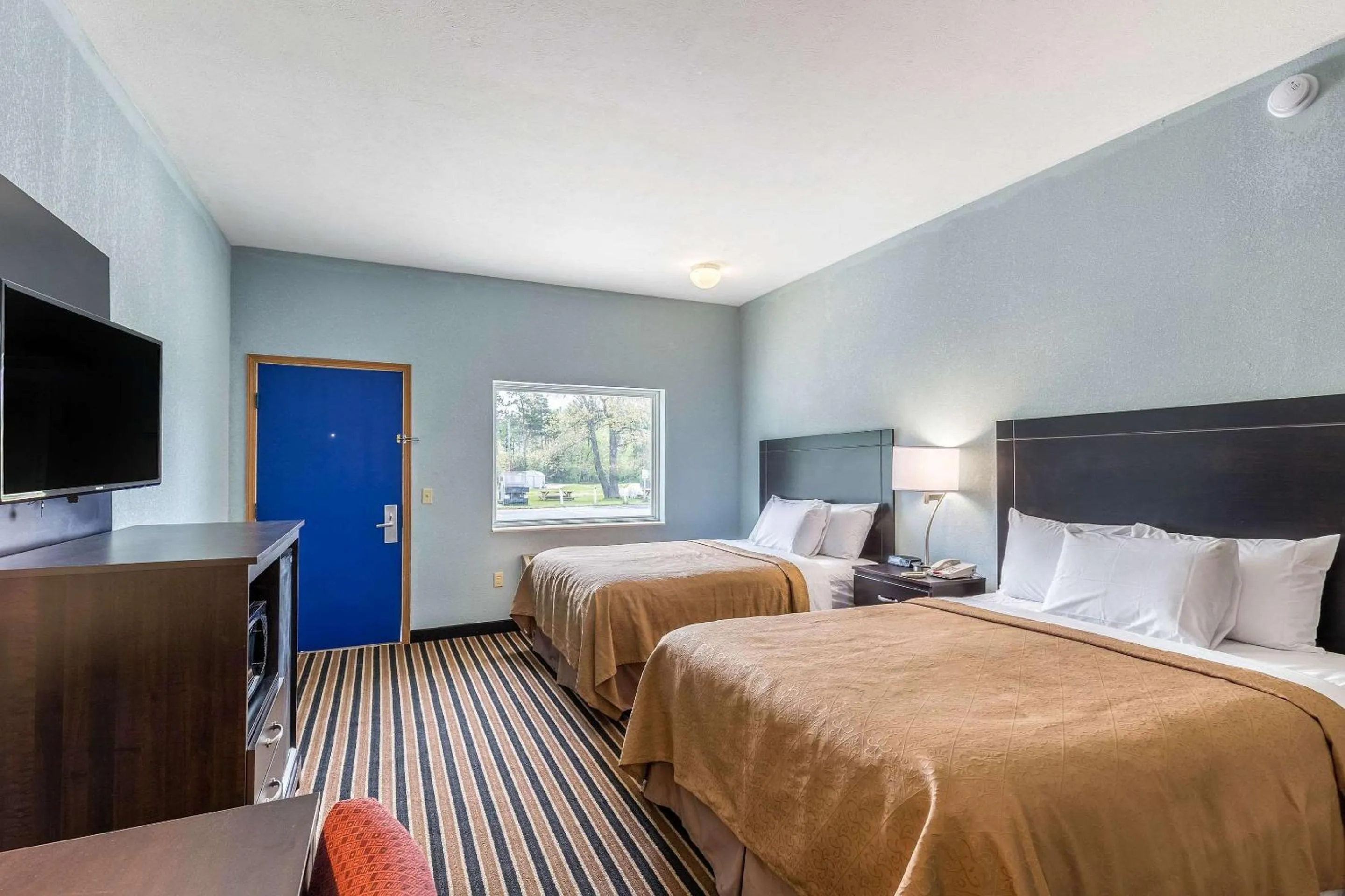 Photo of the whole room, Bed in Rodeway Inn