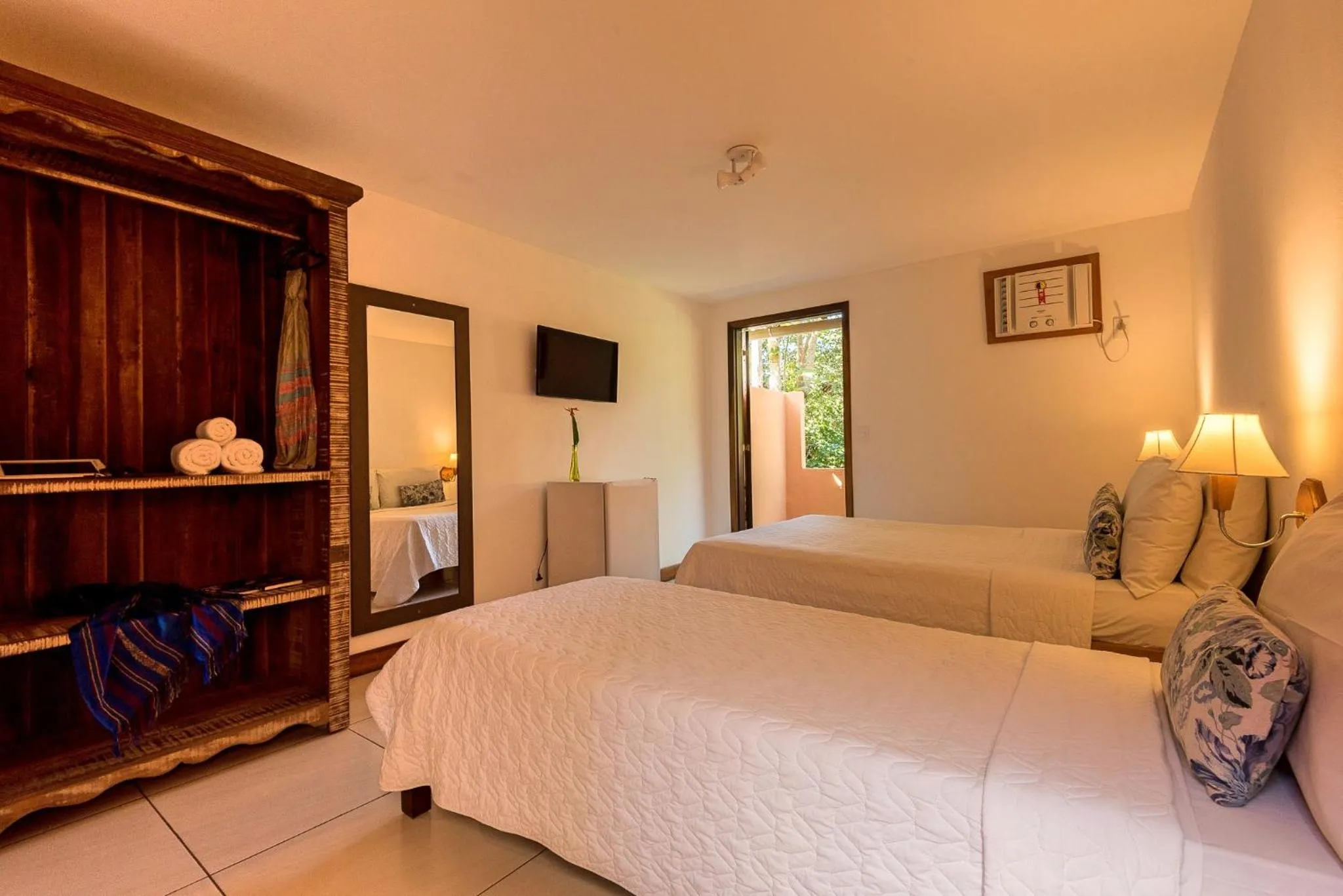 Photo of the whole room, Bed in Pousada Happiness - Ferradura