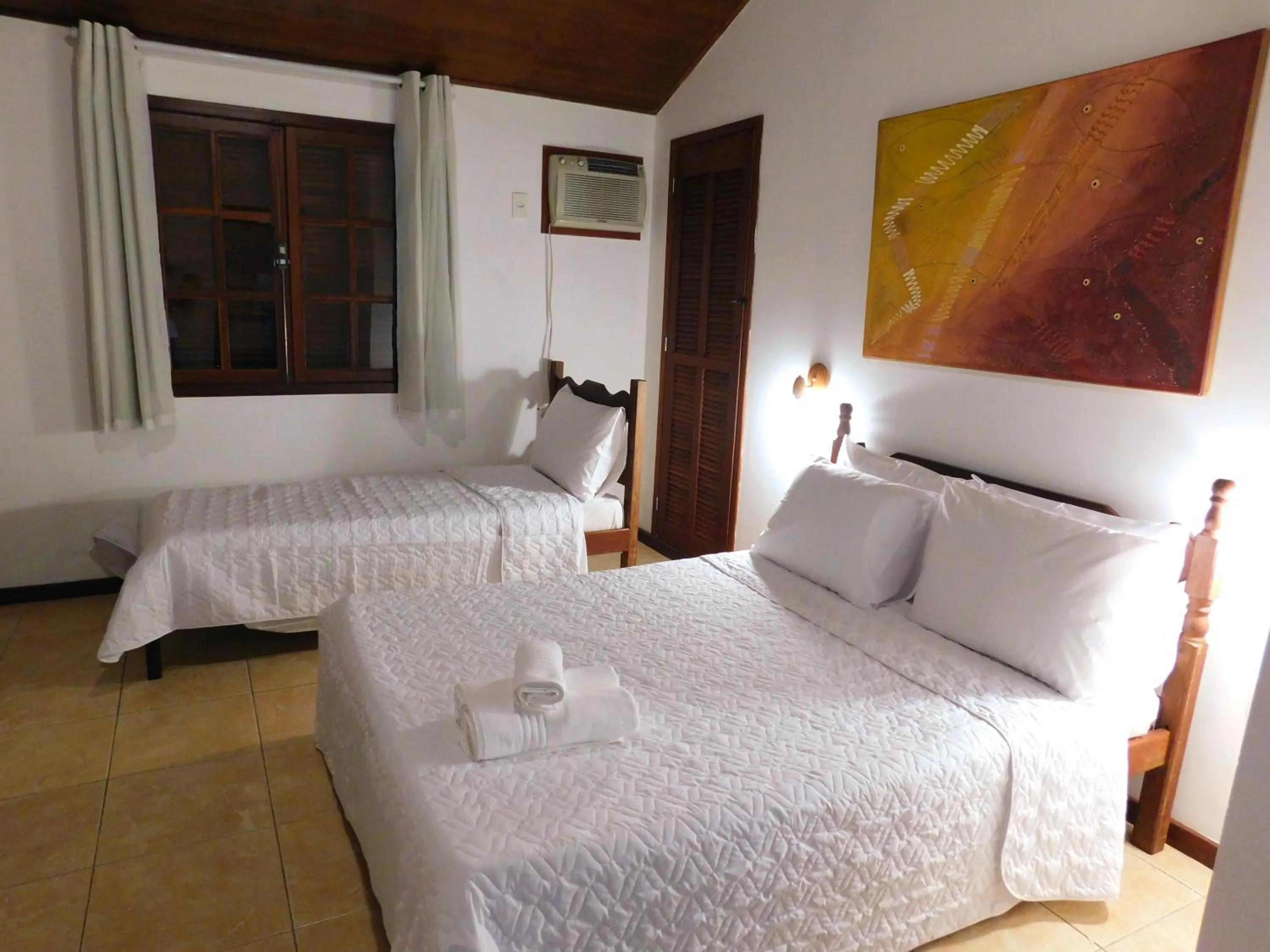 Photo of the whole room, Bed in Pousada Happiness - Ferradura
