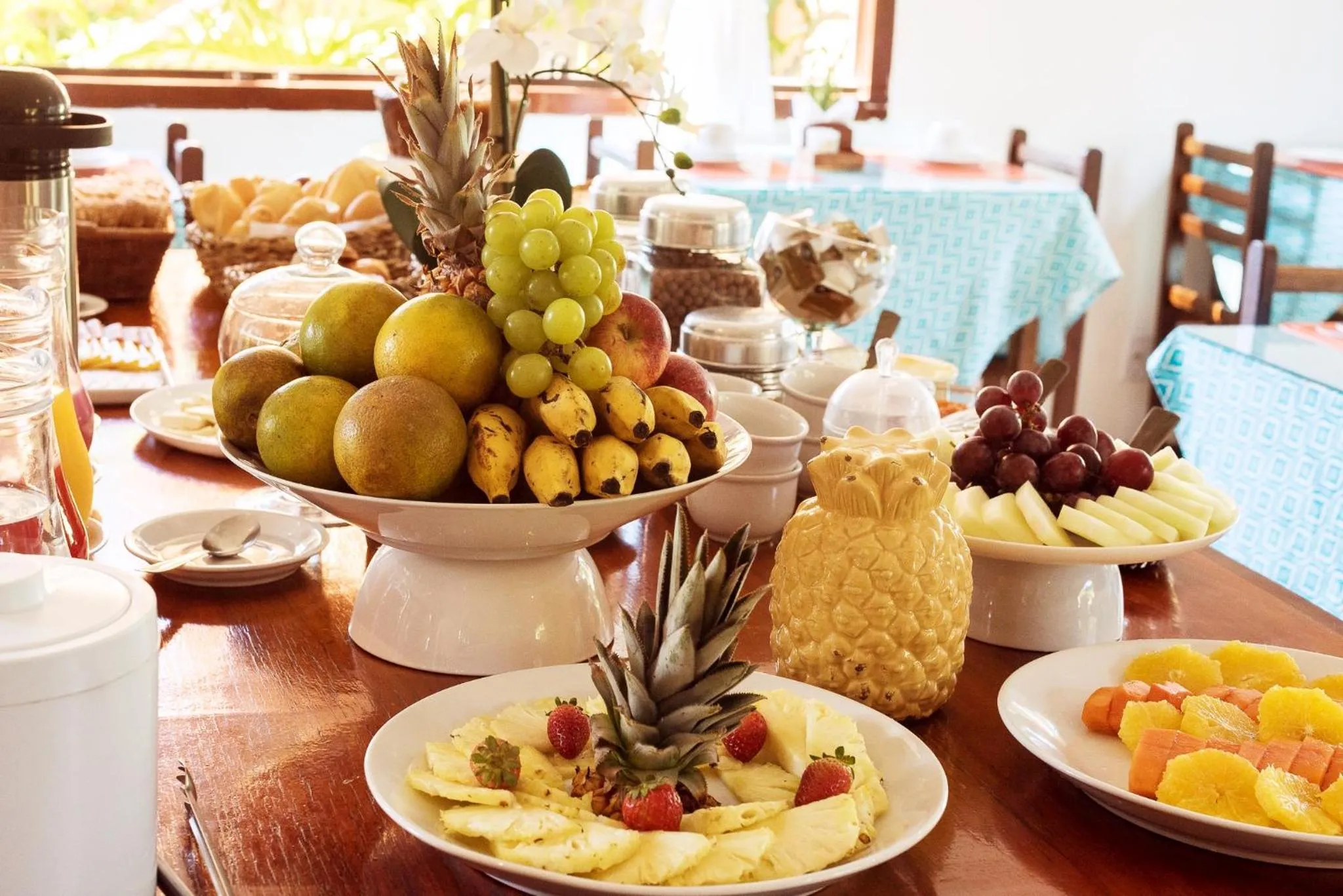 Buffet breakfast in Pousada Happiness - Ferradura