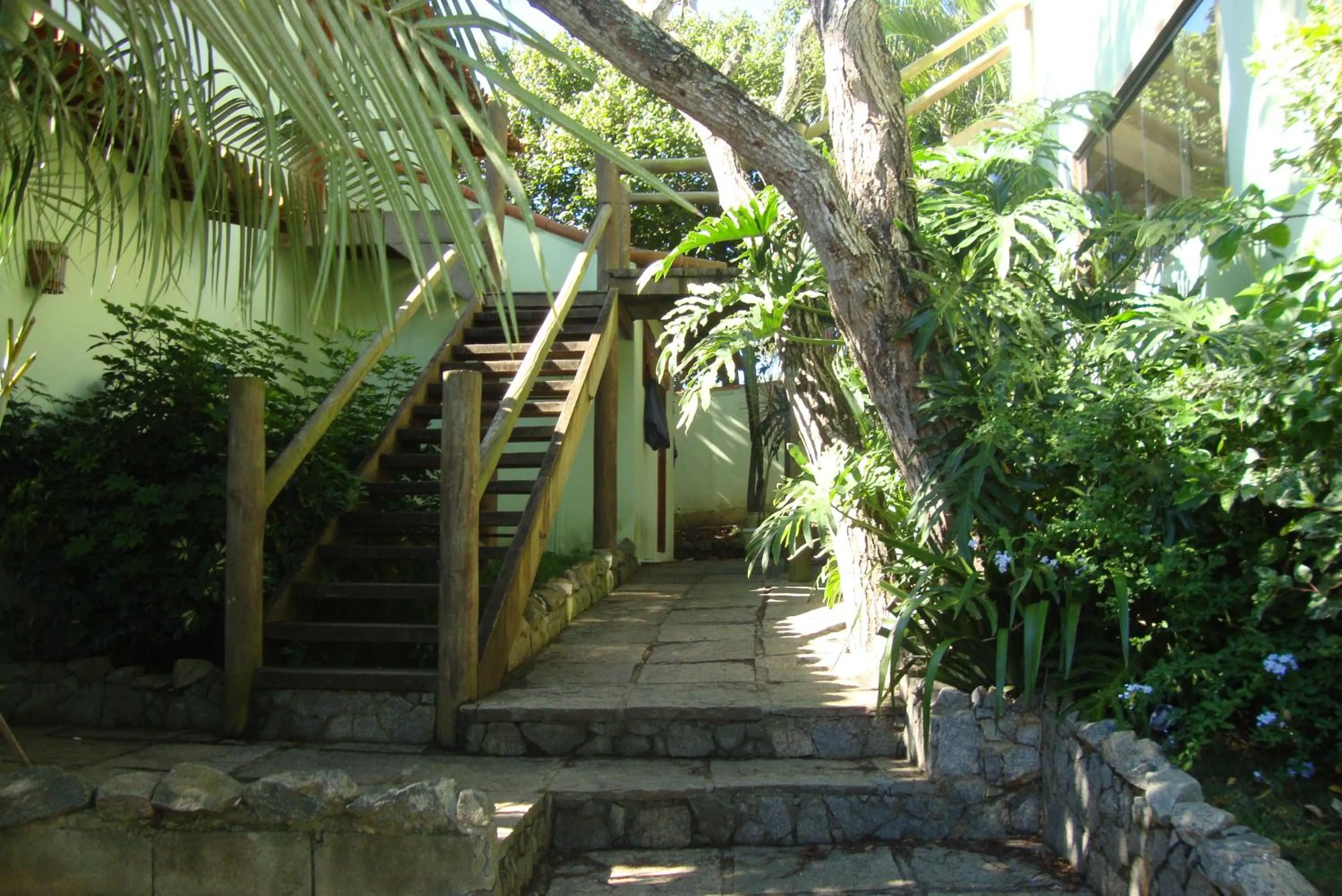 Garden view in Pousada Happiness - Ferradura