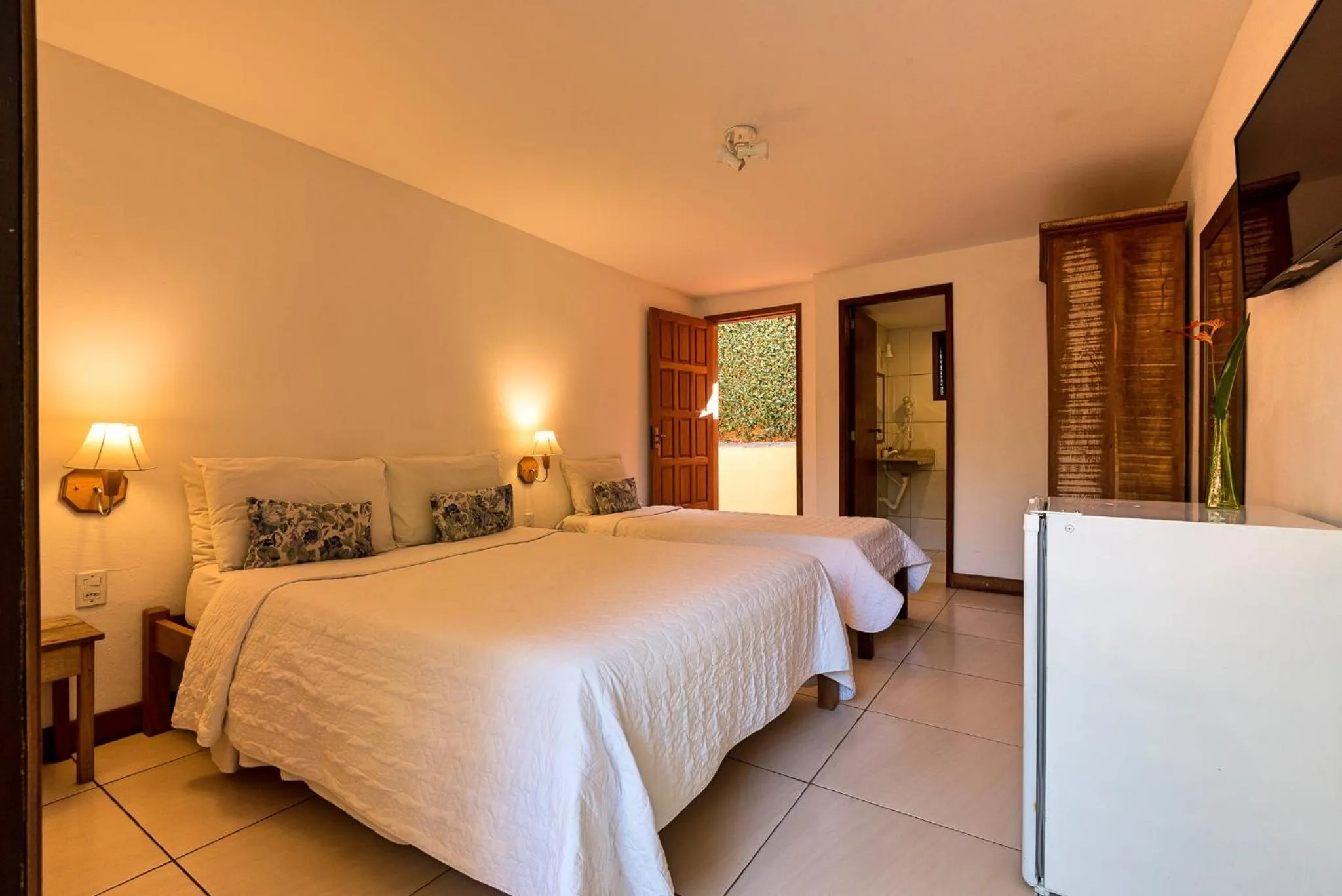 Photo of the whole room, Bed in Pousada Happiness - Ferradura