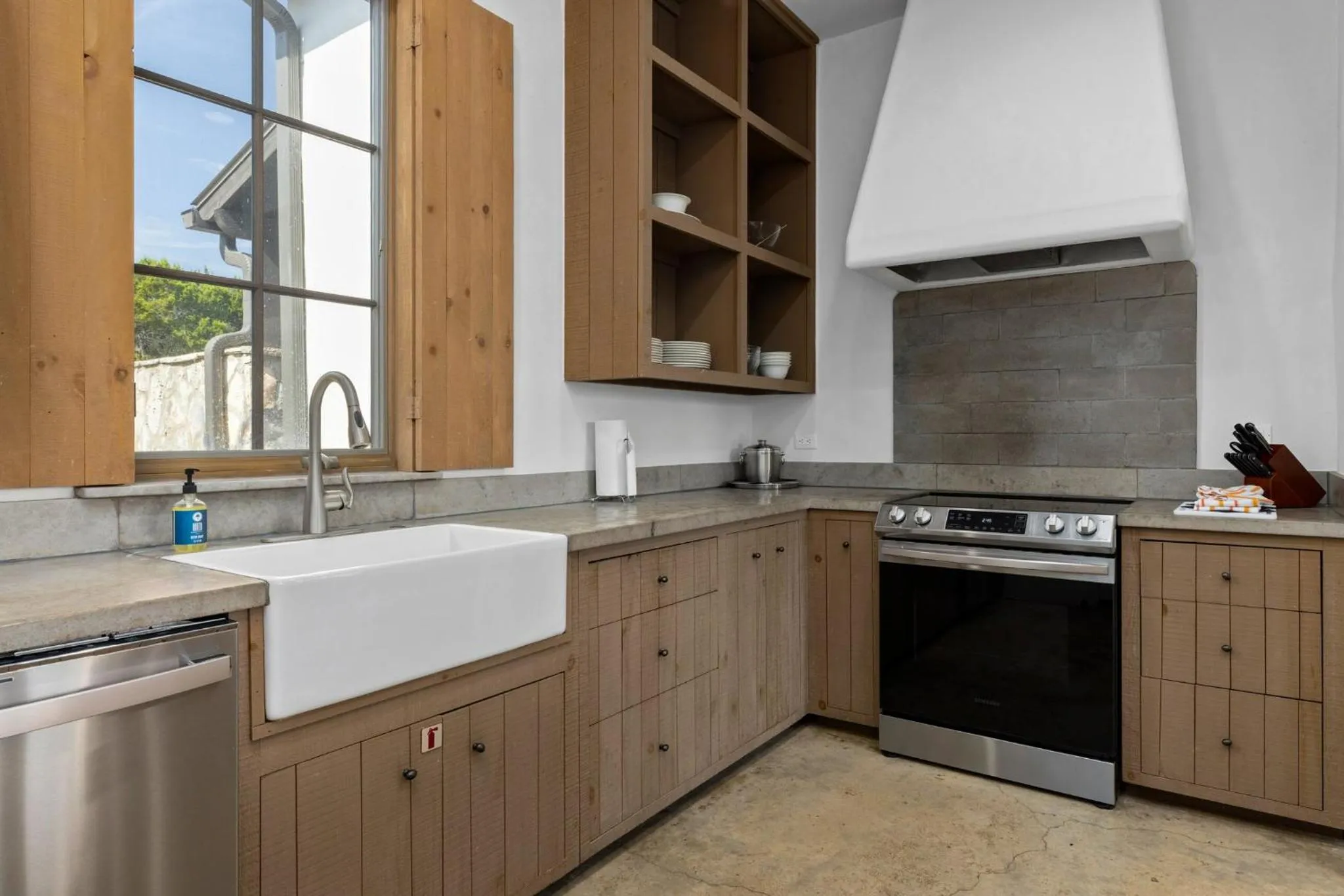 Communal kitchen in WorldMark Hunt – Stablewood Springs Resort