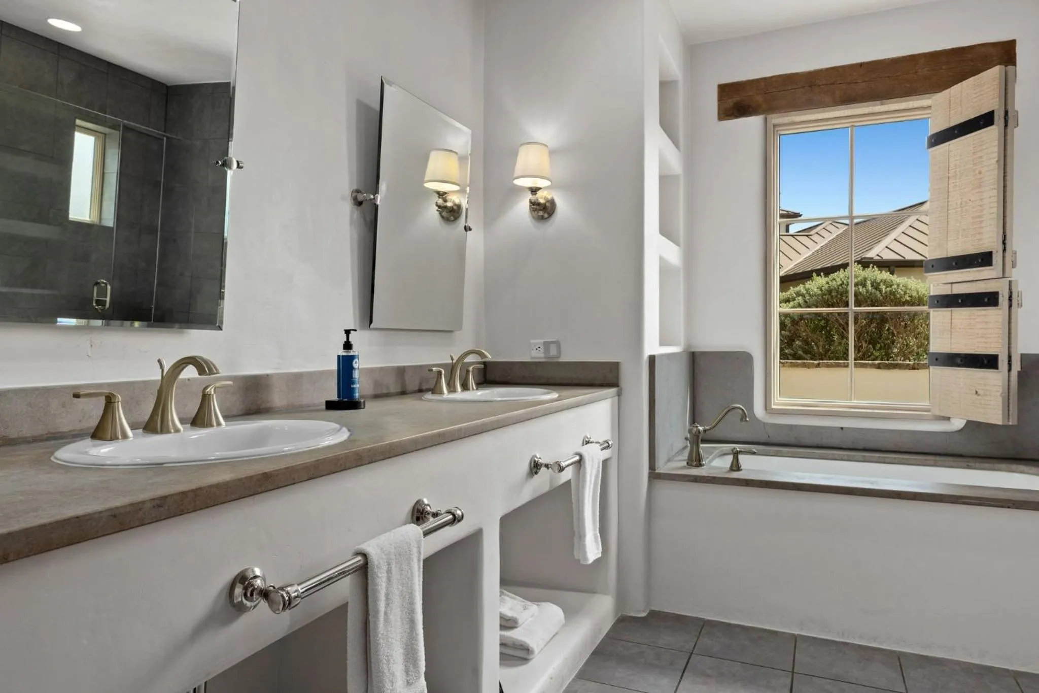 Bathroom in WorldMark Hunt – Stablewood Springs Resort