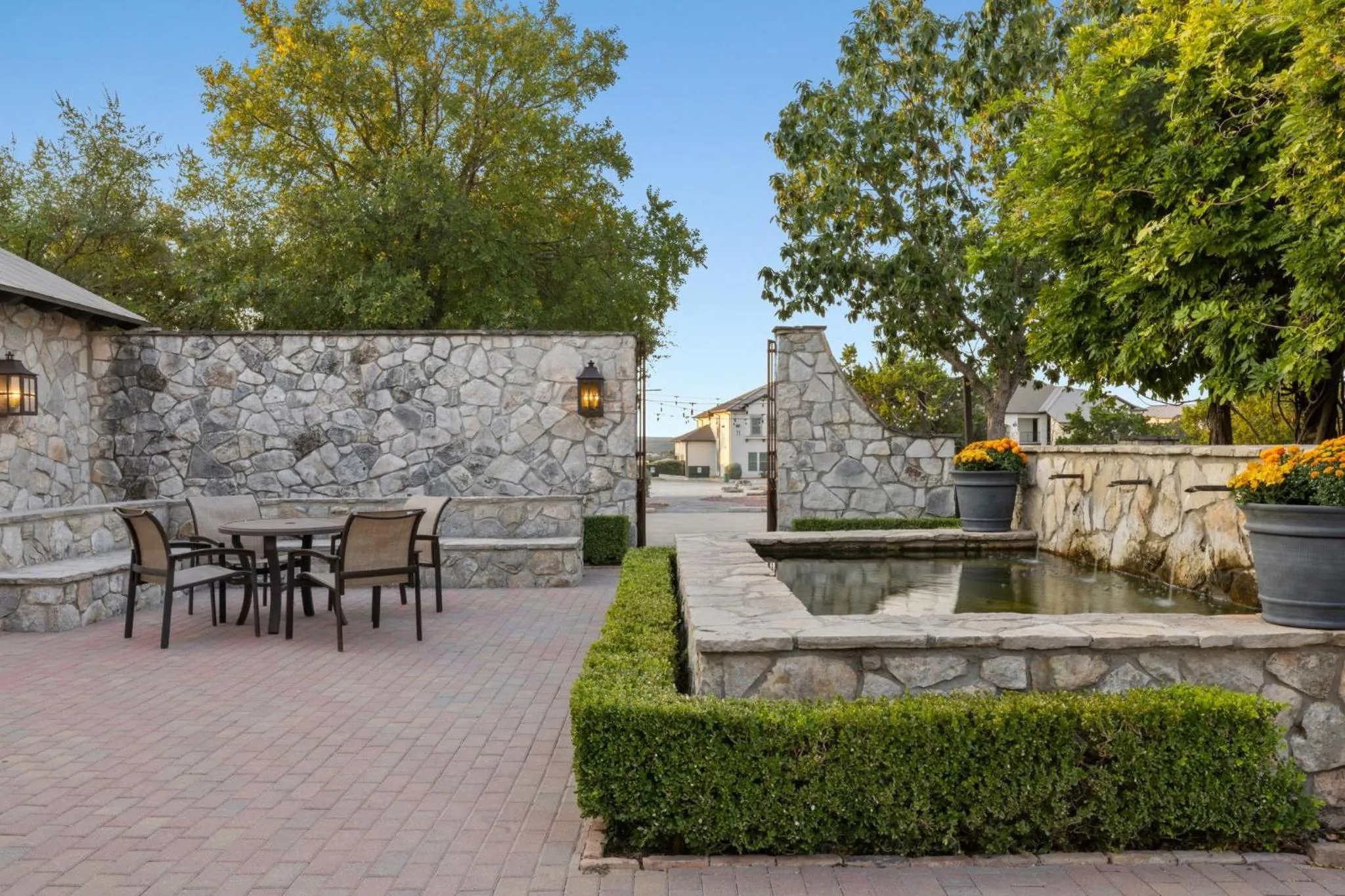 Property building in WorldMark Hunt – Stablewood Springs Resort